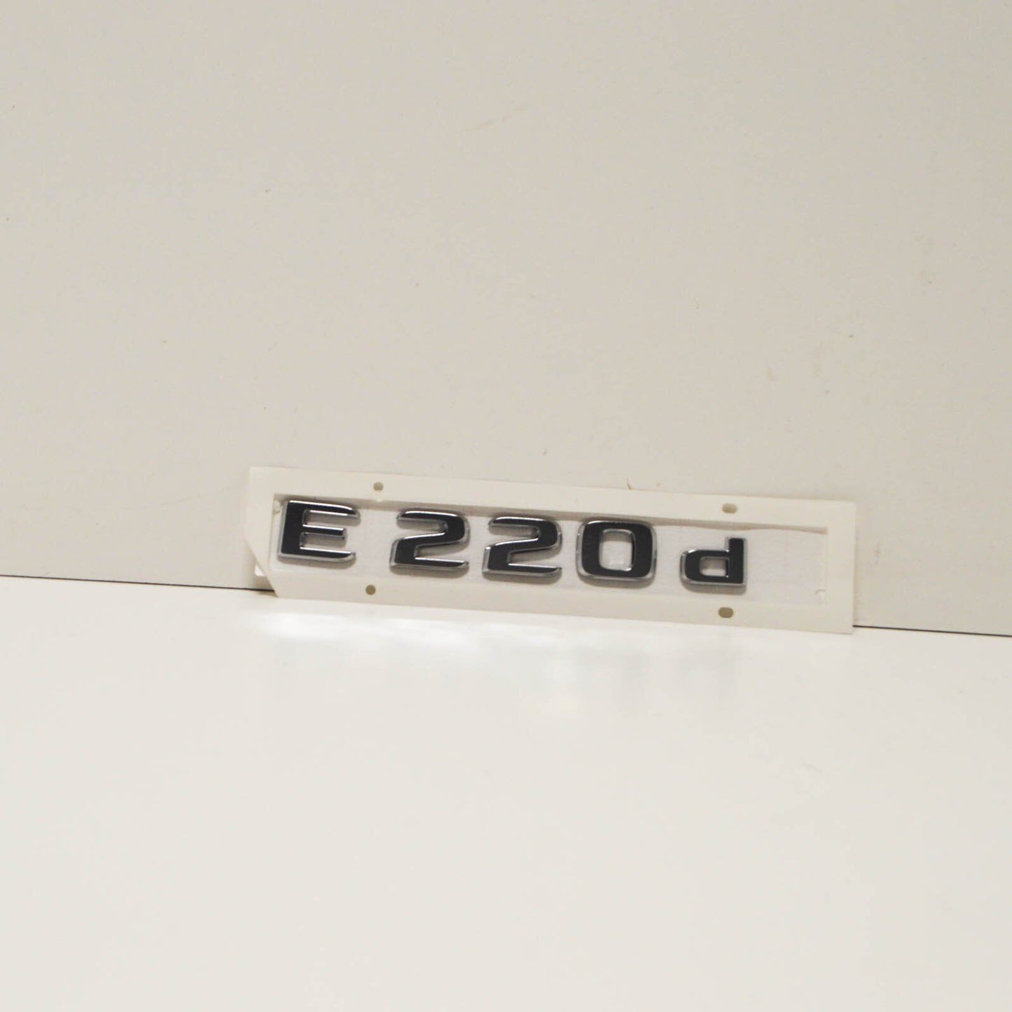 NEW MERCEDES-BENZ E-CLASS W213 REAR EMBLEM BADGE A2138175700 ORIGINAL