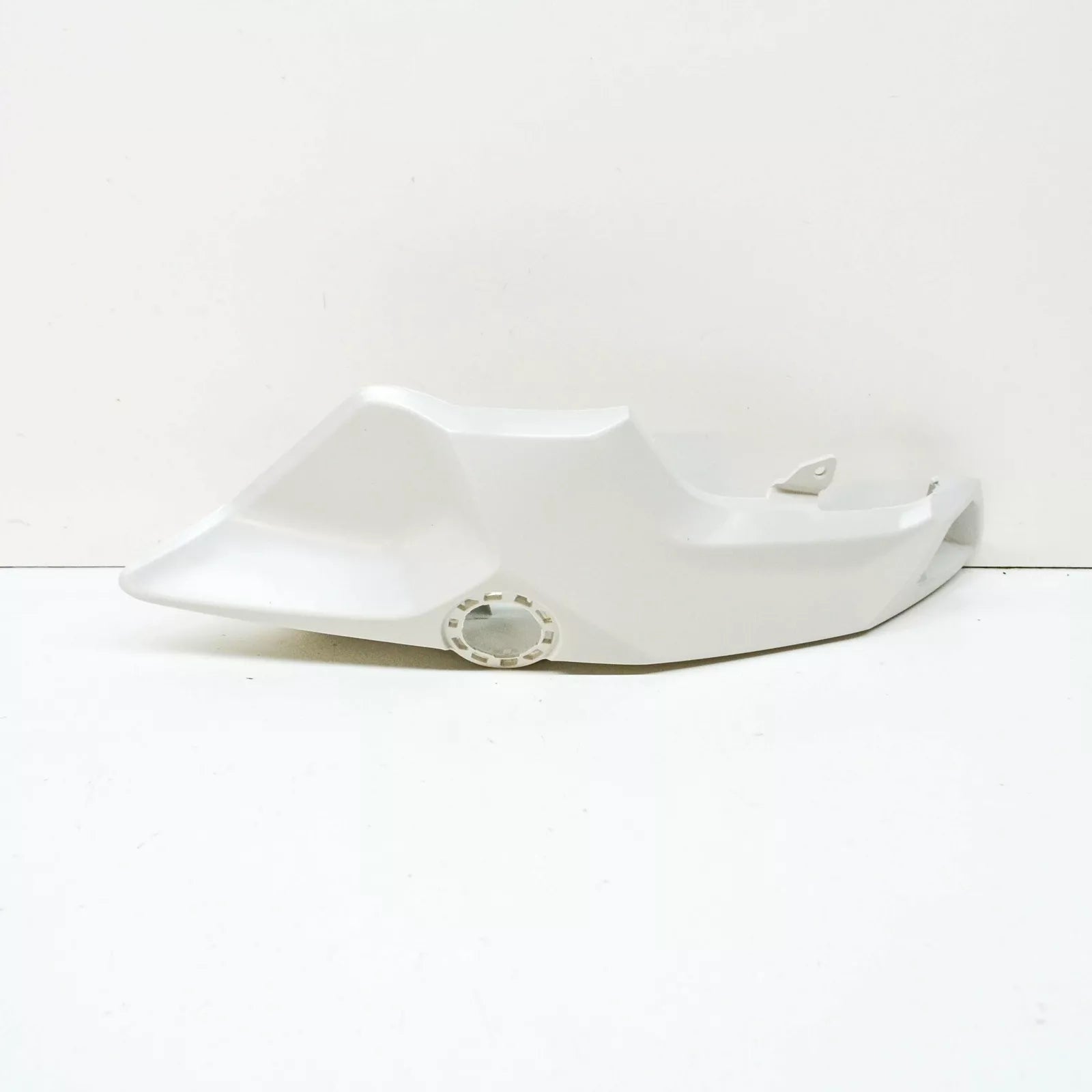 NEW BMW K73 F800 R LEFT INTAKE SNORKEL 46638549801 ORIGINAL