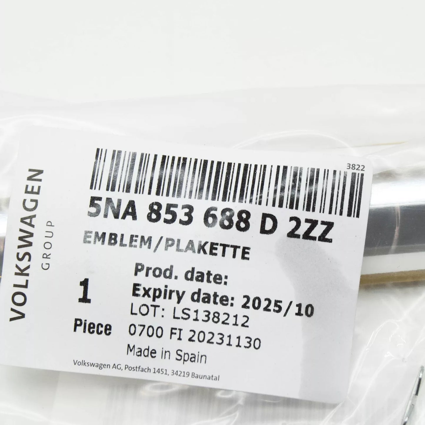 NEW VW TIGUAN AD MK2 FRONT RIGHT SIDE BADGE "R-LINE' 5NA853688D2ZZ ORIGINAL