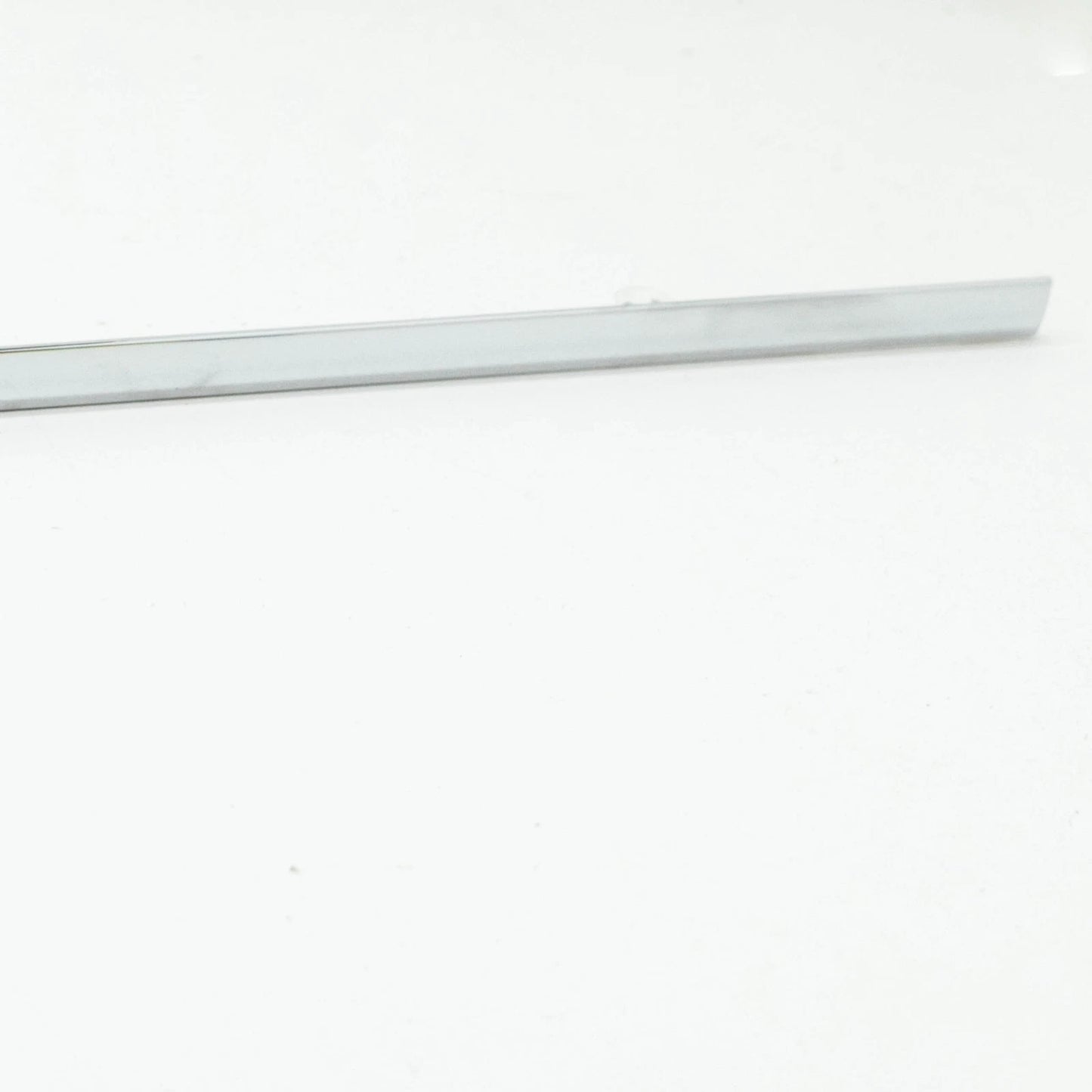 NEW MERCEDES-BENZ S W221 FRONT RIGHT DOOR BOTTOM TRIM A2216904280 ORIGINAL