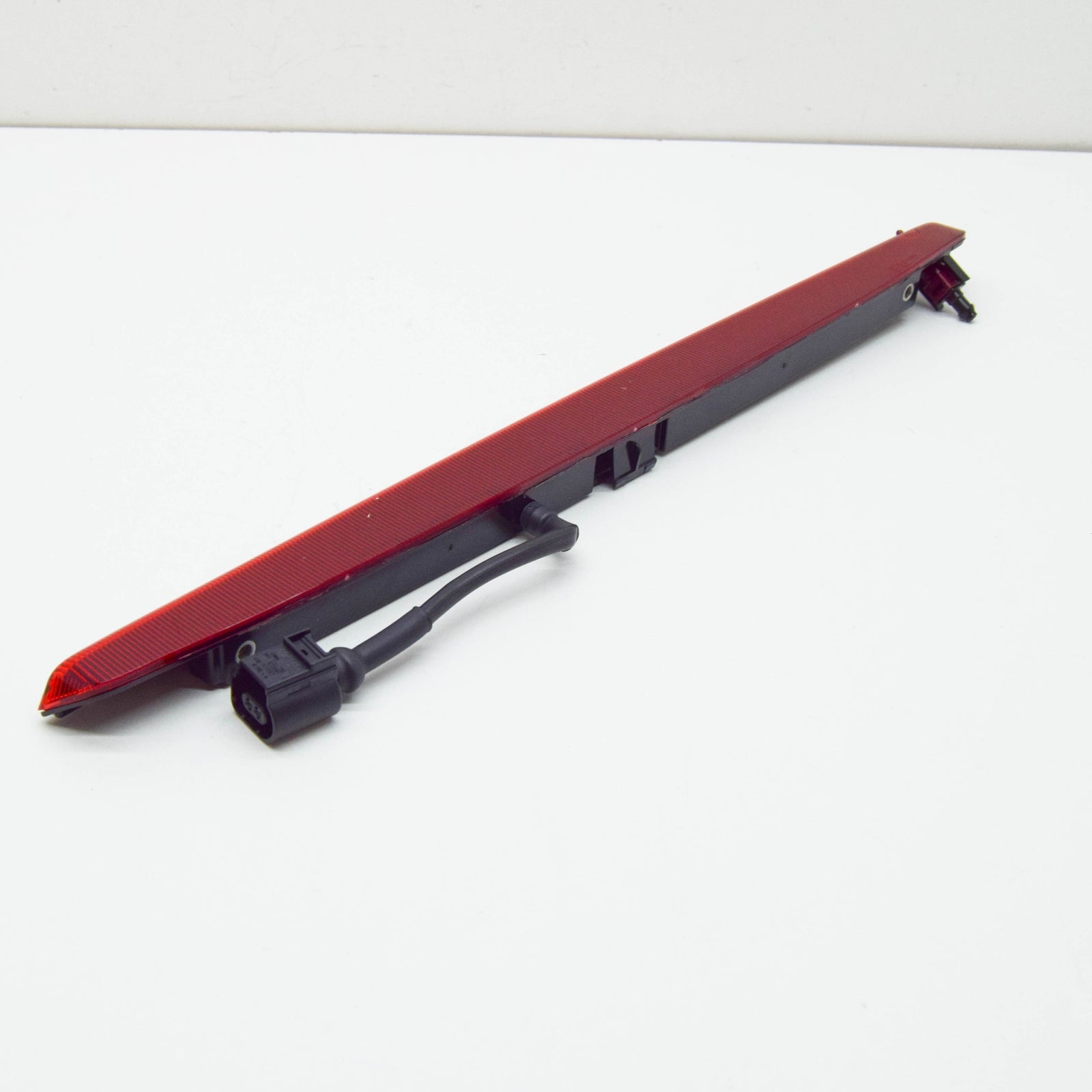 NEW SKODA KAMIQ REAR THIRD BRAKE CENTRE STOP LIGHT 654945097 ORIGINAL