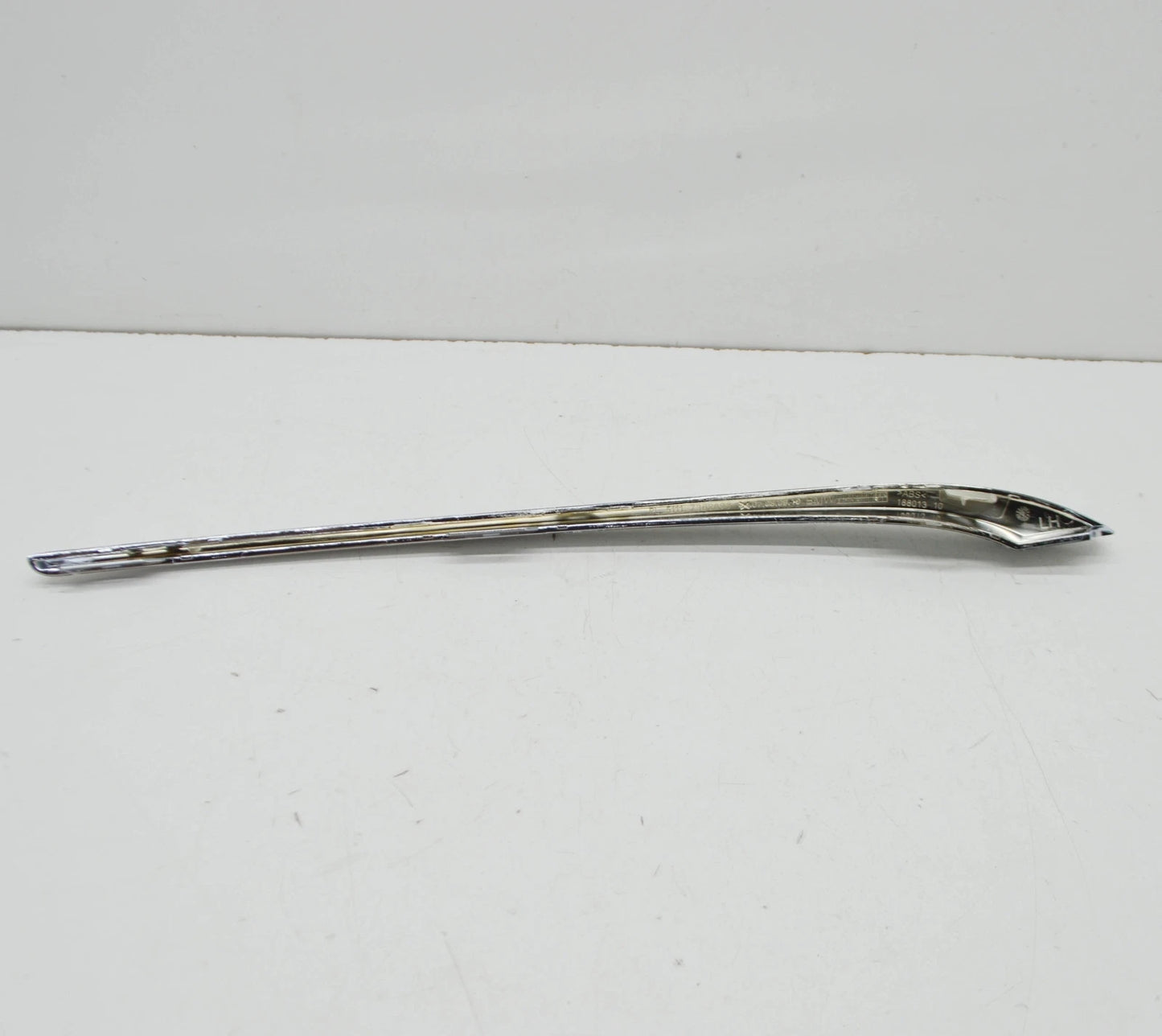 NEW BMW 7 G11 FRONT BUMPER LEFT UPPER MOLDING 51117362693 7362693 2016 ORIGINAL