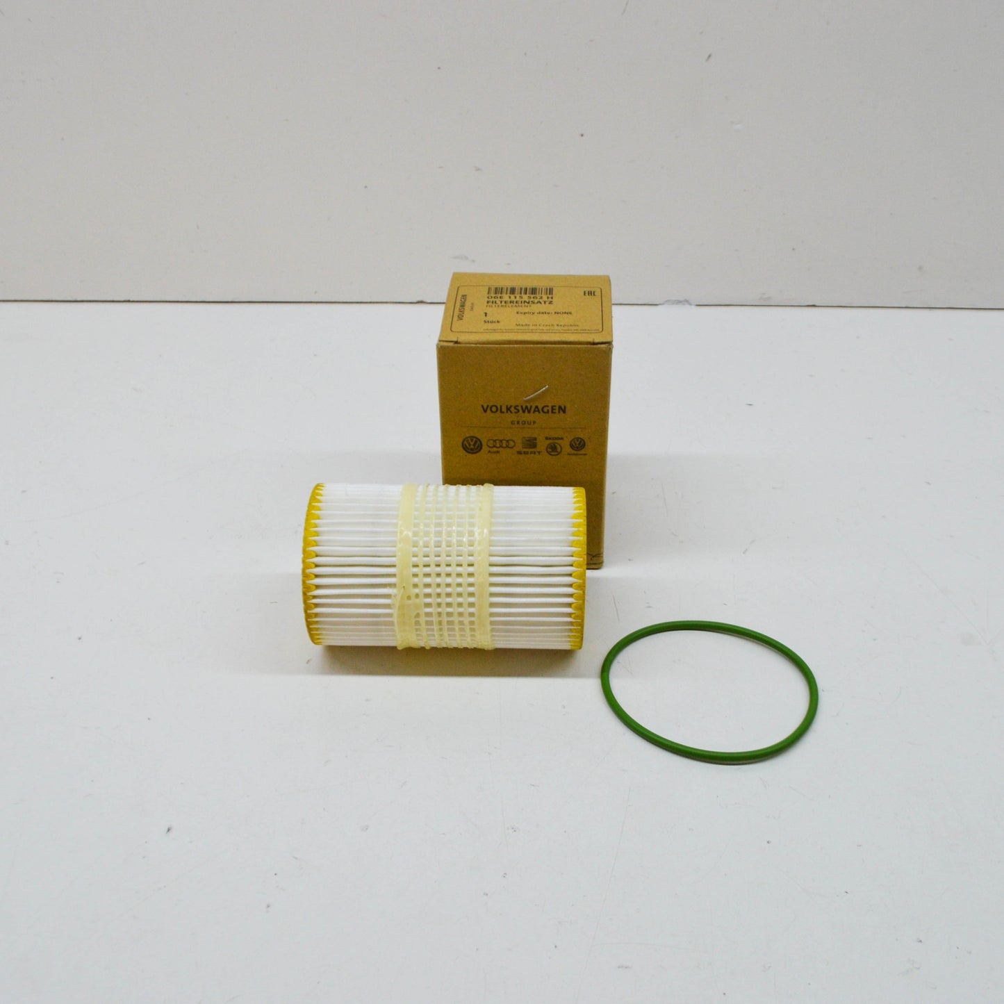NEW AUDI A6 C6 OIL FILTER 06E115562H 3.0 PETROL ORIGINAL