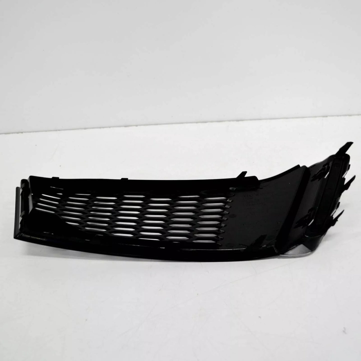 NEW AUDI A1 8X FRONT LEFT AIR GUIDE GRILLE 8XA807647AP6