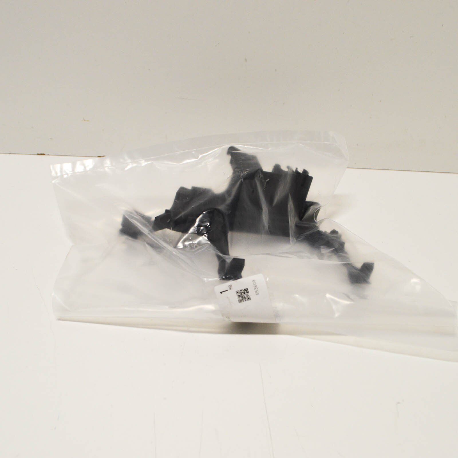 NEW MERCEDES BENZ C W205 FRONT AXLE RIGHT GUIDE CABLE DUCT A2055468080 ORIGINAL