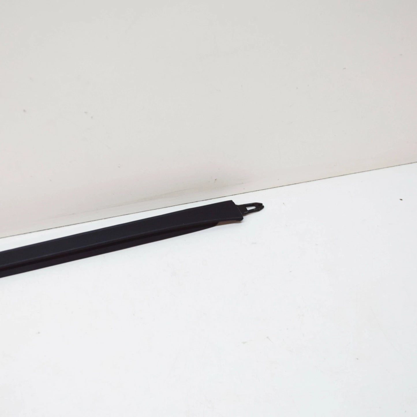 NEW MB A W177 FRONT WINDSHIELD RIGHT SIDE WATER DEFLECTOR A177690340164