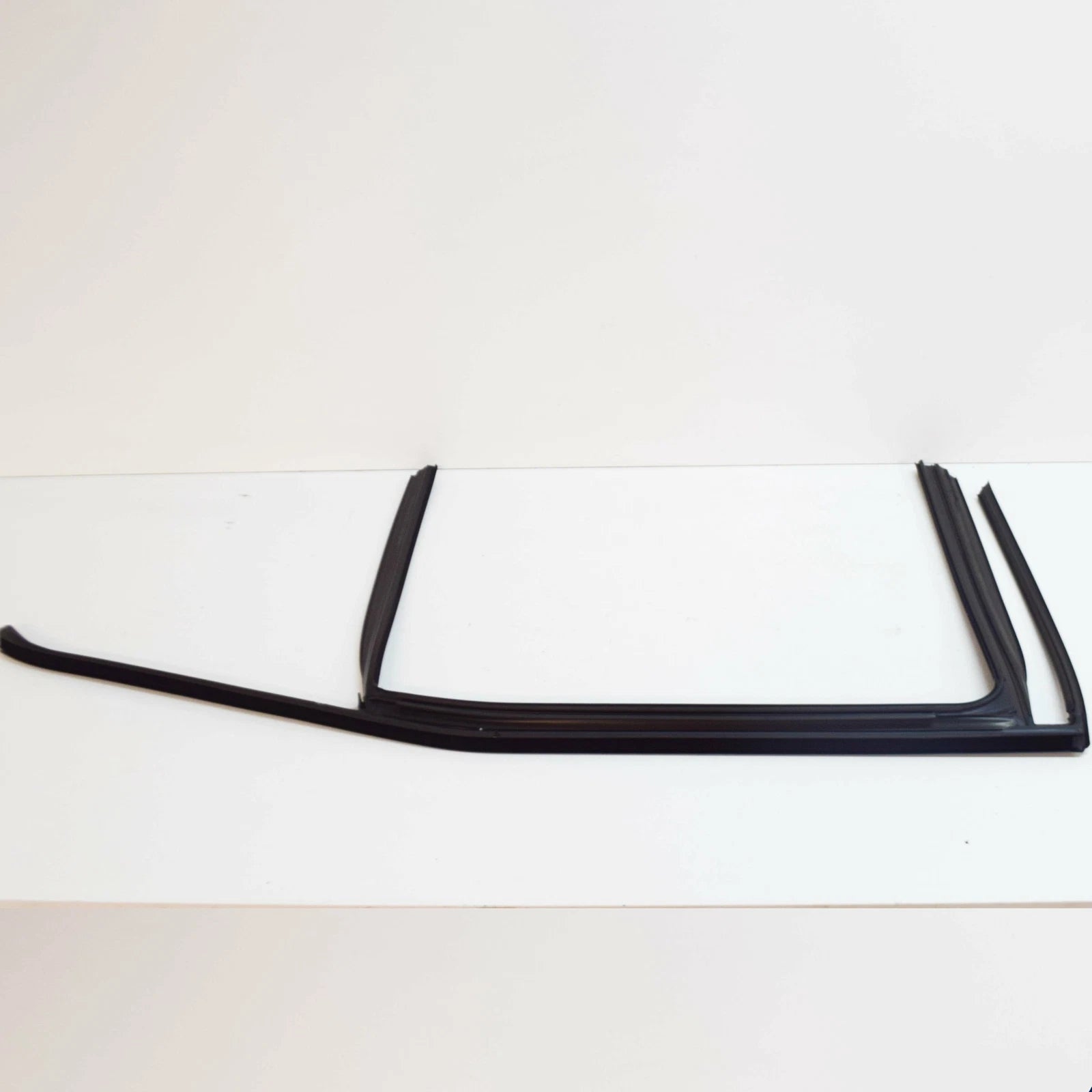 NEW MERCEDES-BENZ E-CLASS W212 REAR RIGHT WINDOW GUIDE A2127351825