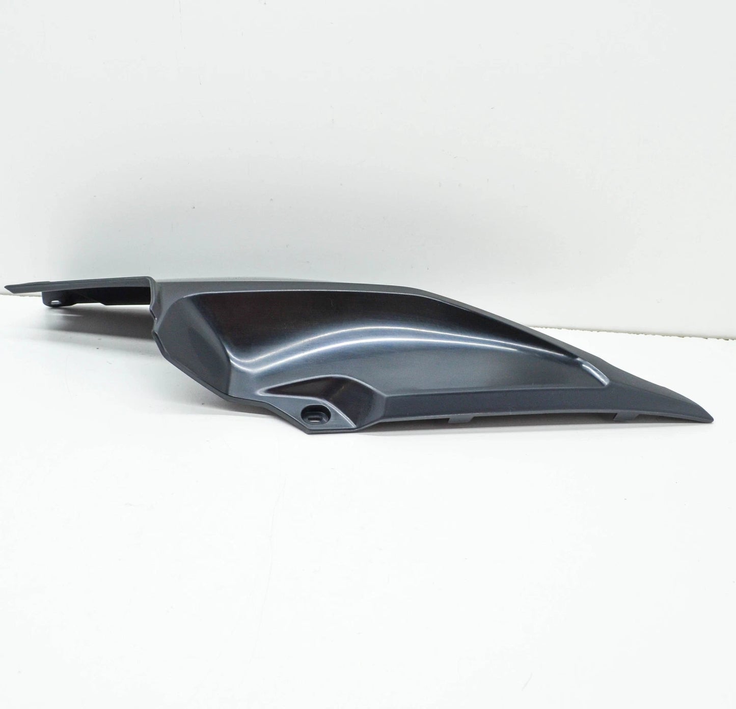 NEW BMW K1600 GT UPPER RIGHT TANK COVER 46637727446 ORIGINAL