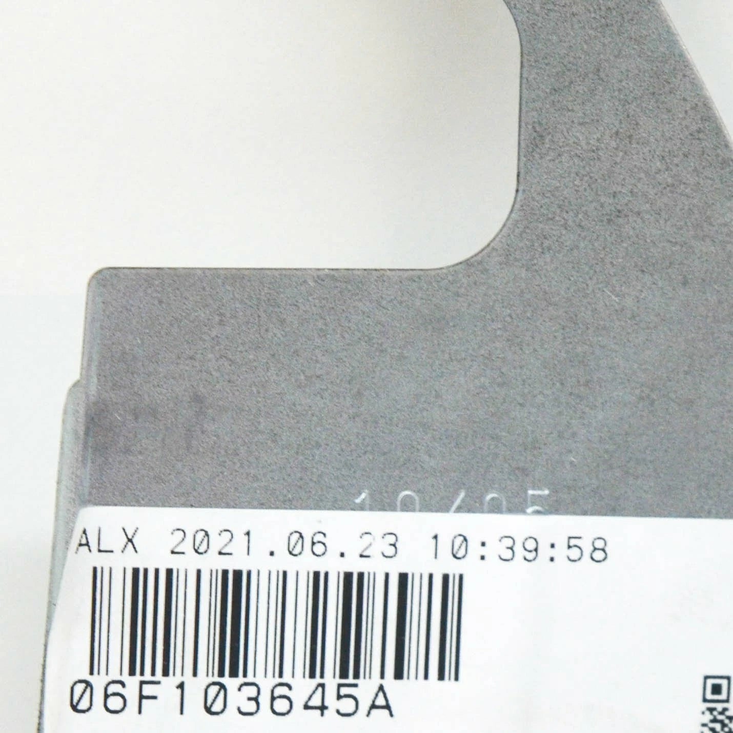 NEW AUDI A3 SPORTBACK 8P INTERMEDIATE COVER PLATE 06F103645A ORIGINAL