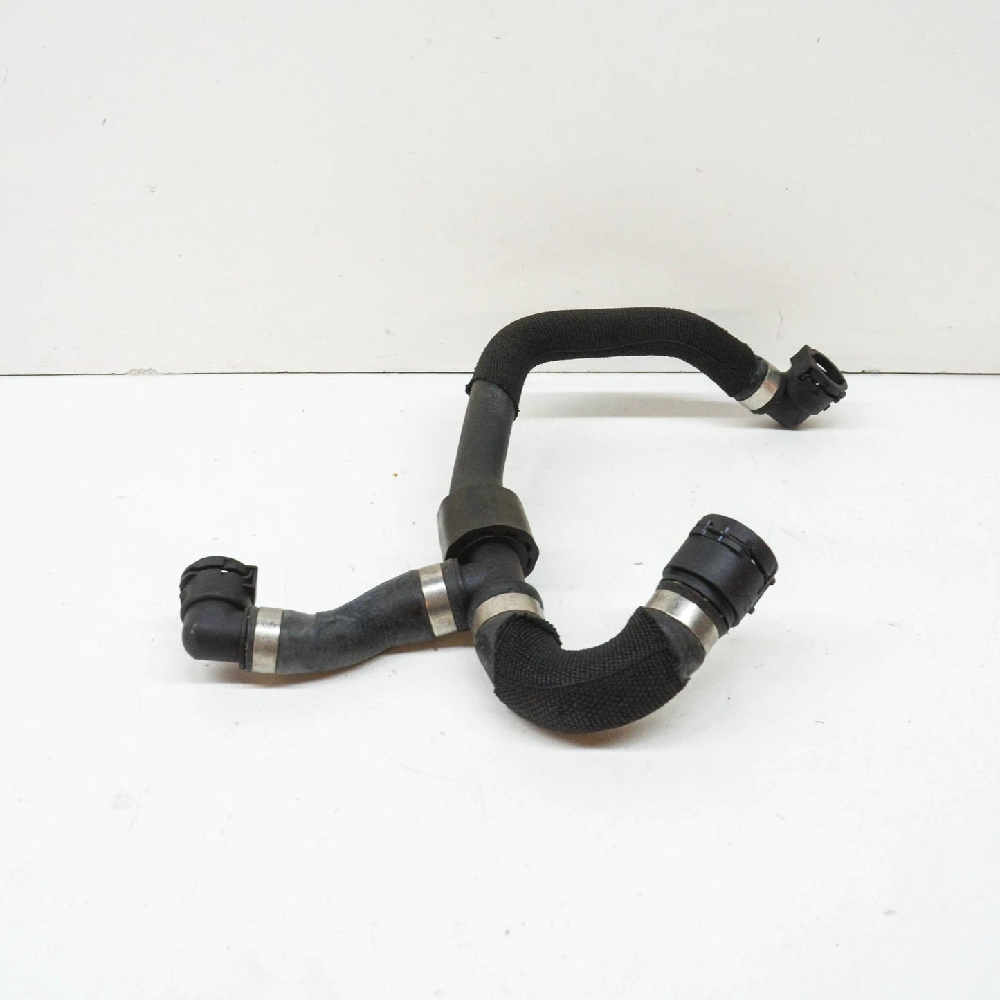 NEW BMW M3 F80 LEFT WATER RADIATOR COOLANT HOSE LOWER 17122284690 ORIGINAL