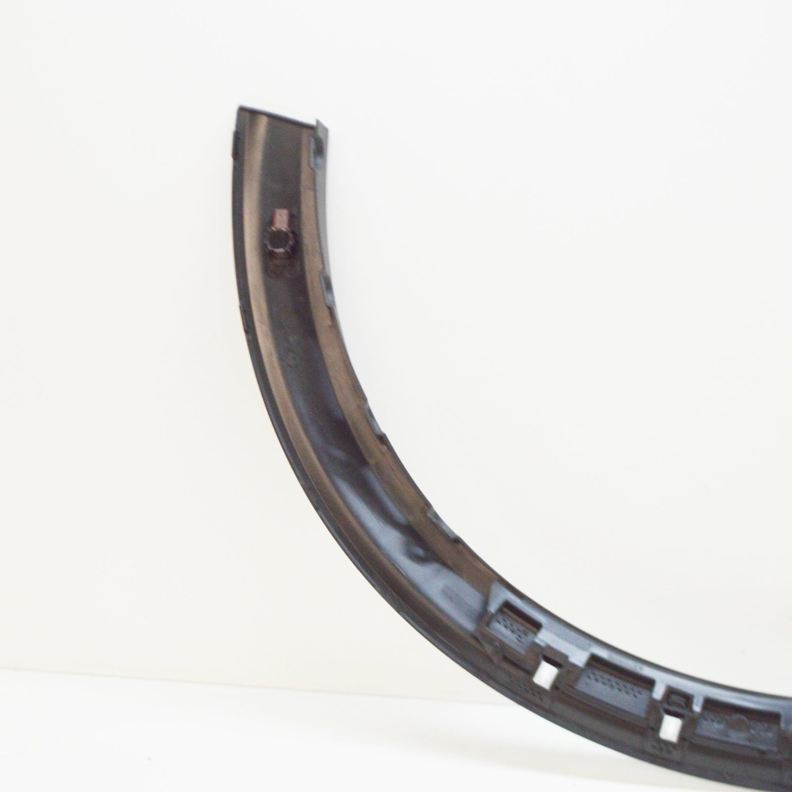 new ford explorer mk6 u625 front left wheel arch moulding 2414062 original