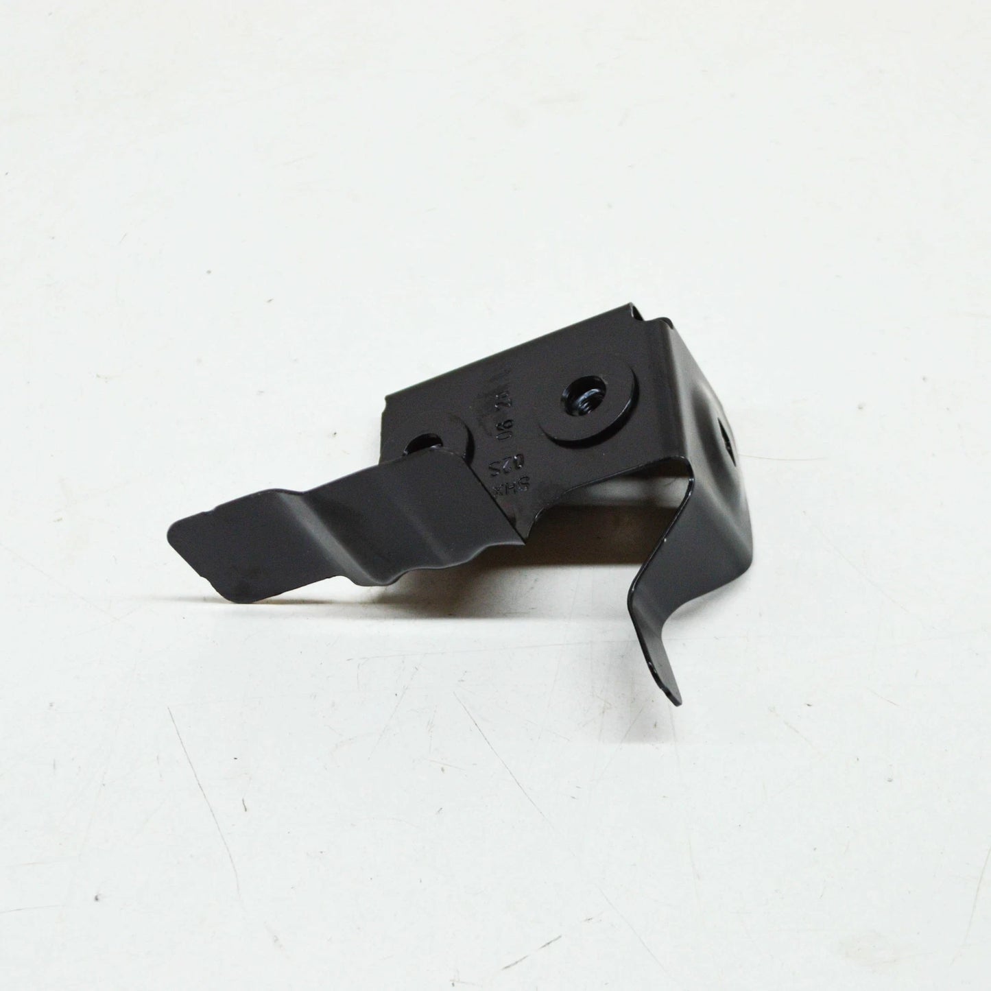 NEW VW TIGUAN AD FRONT LEFT LOWER APERTURE PANEL BRACKET 5NA810333B ORIGINAL