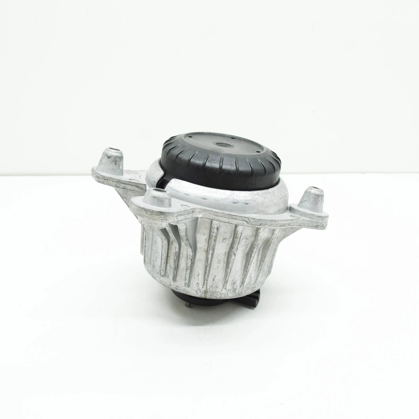 NEW MERCEDES-BENZ E W213 FRONT RIGHT ENGINE MOUNT A2132402500 ORIGINAL