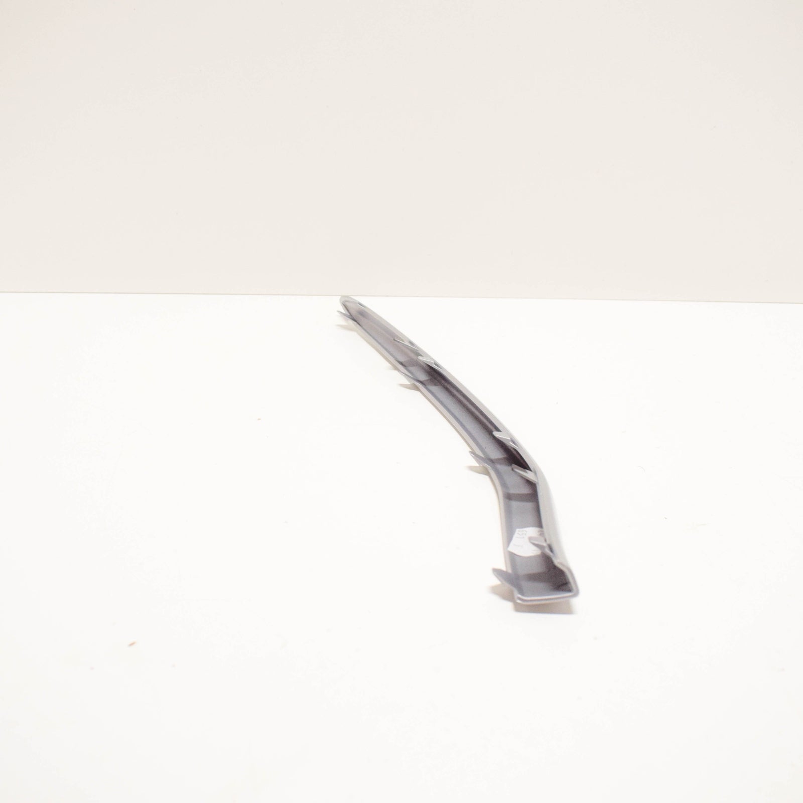 NEW MB GLC C253 AMG FRONT BUMPER RIGHT BOTTOM MOLDING A2538853302 ORIGINAL