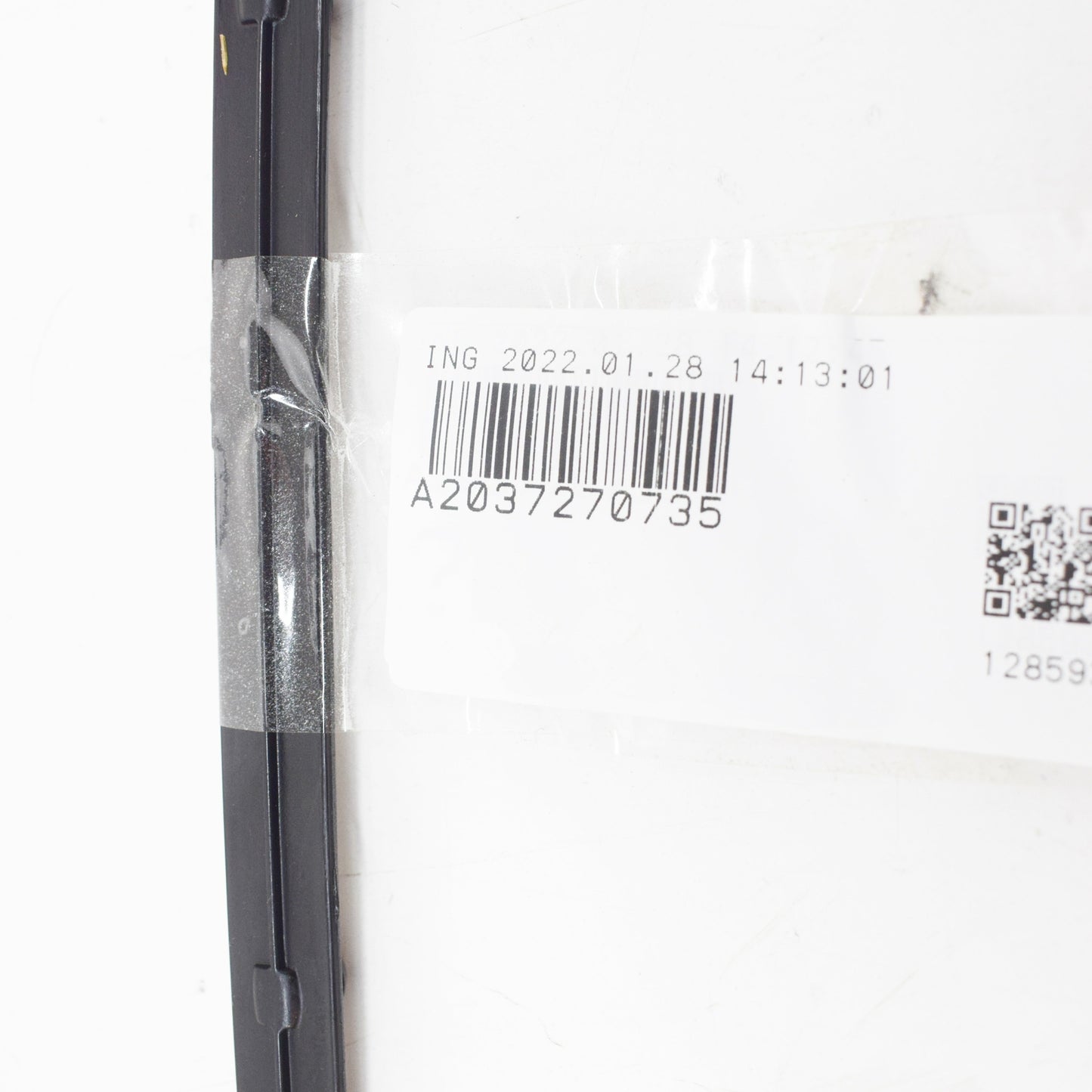 NEW MERCEDES-BENZ C W203 FRONT LEFT DOOR RAIL A2037270735 ORIGINAL