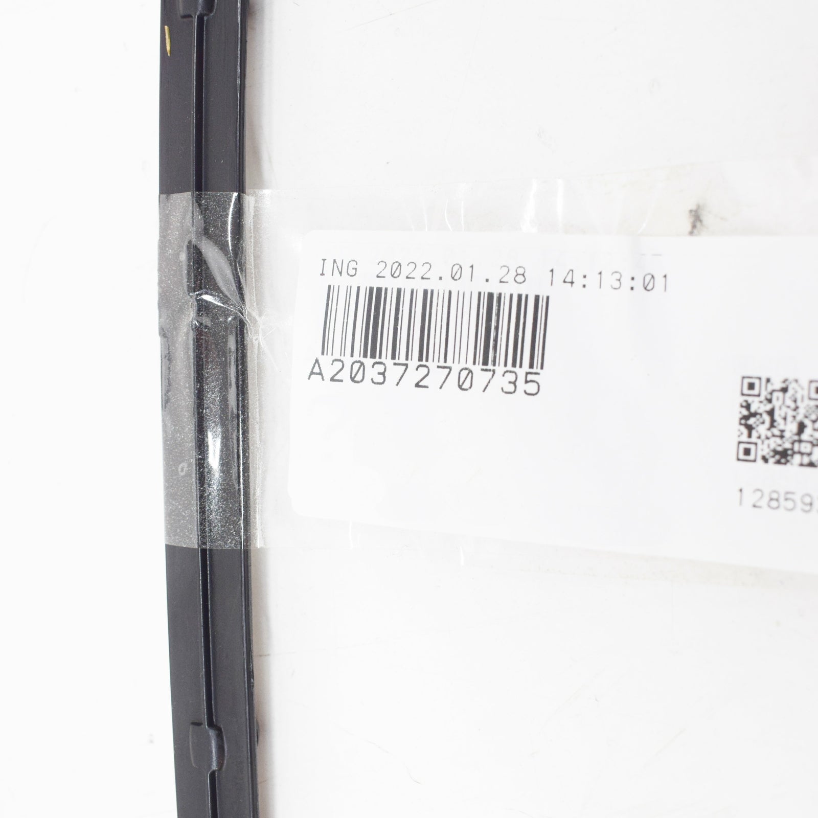 NEW MERCEDES-BENZ C W203 FRONT LEFT DOOR RAIL A2037270735 ORIGINAL