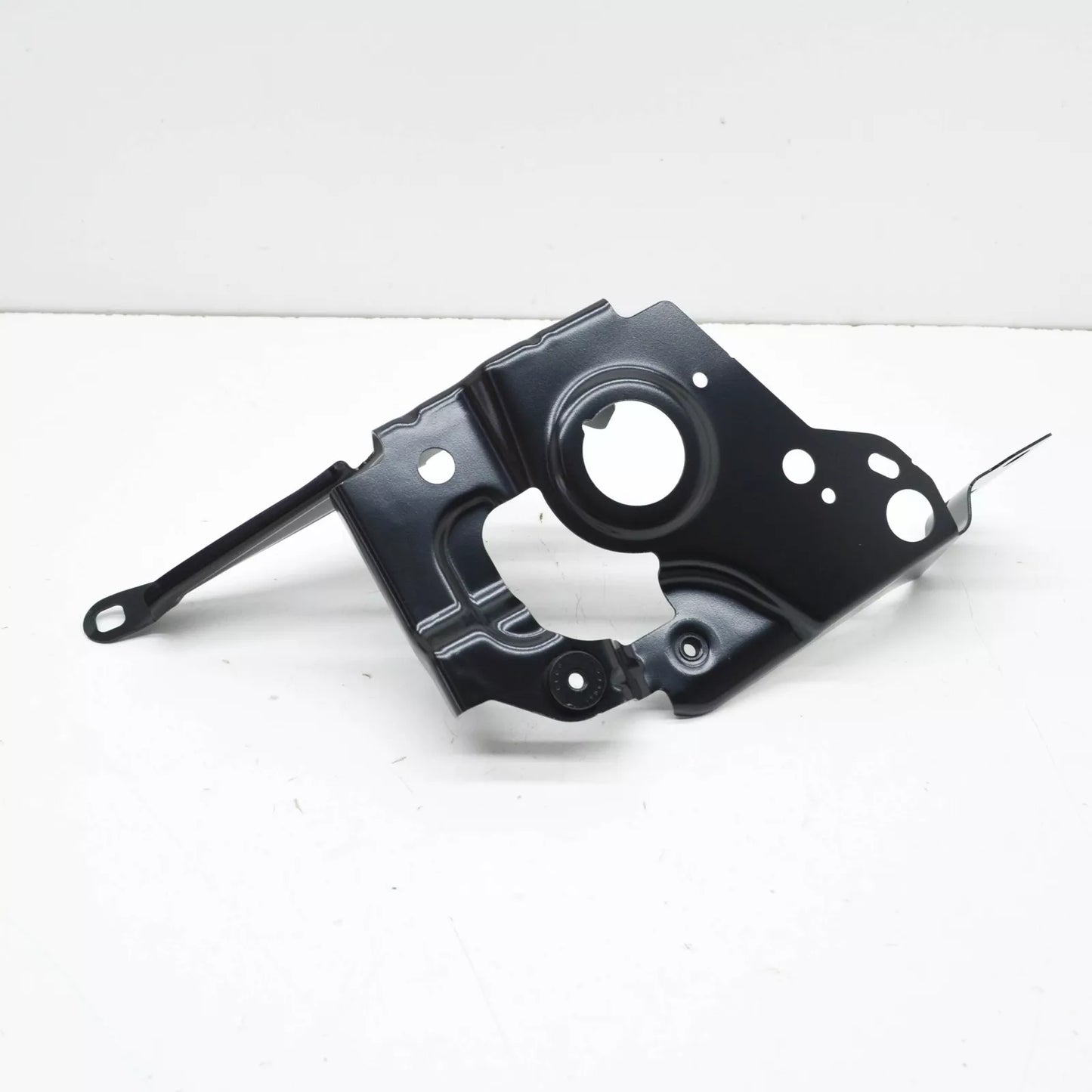NEW BMW M4 COUPE G82 FRONT RIGHT FENDER HOLDER 41008082032 8082032