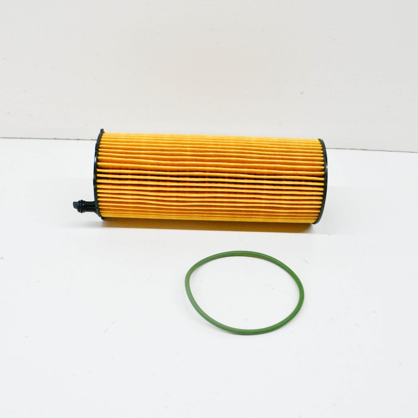 NEW AUDI Q7 4L OIL FILTER 057115561M 3.0 DIESEL ORIGINAL
