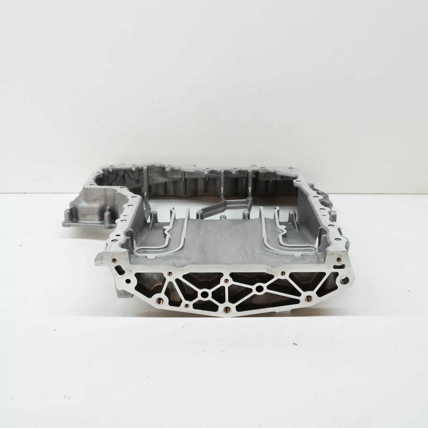 NEW AUDI A4 B9 ENGINE OIL PAN UPPER 06M103603AG ORIGINAL