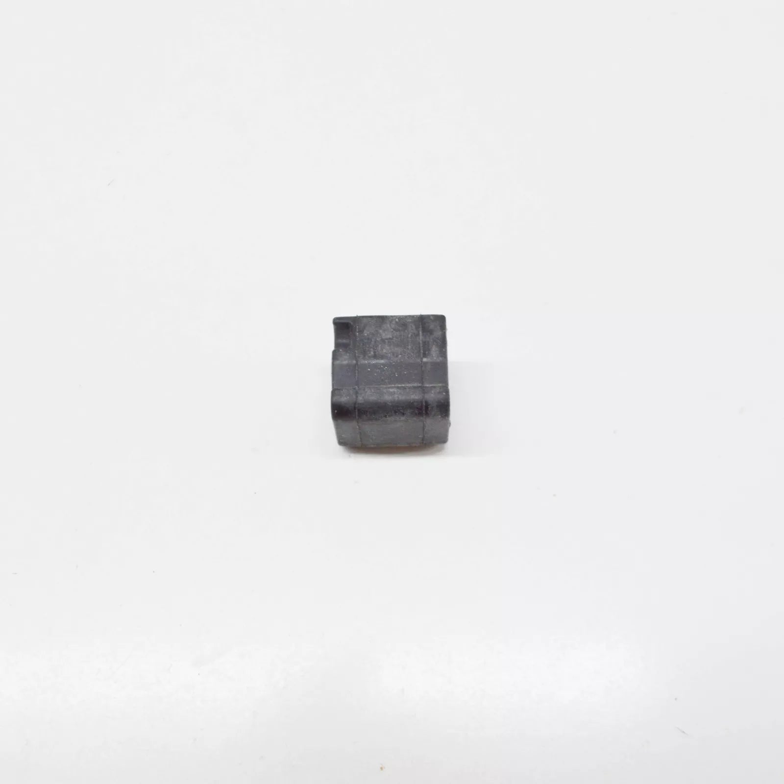 NEW BMW 6 F06 FRONT ENGINE AIR INTAKE HOSE GROMMET 13717582315 7582315 ORIGINAL