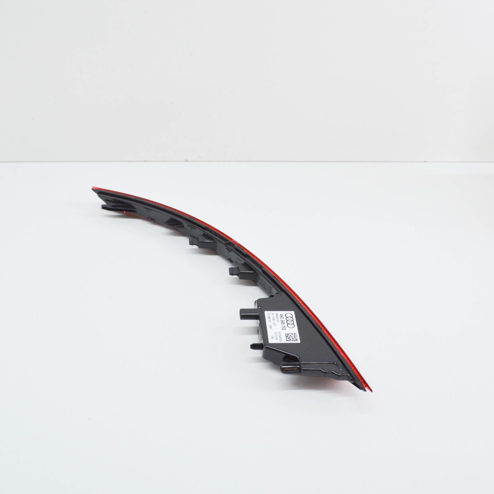 NEW AUDI E-TRON SPORTBACK GEA REAR RIGHT BUMPER REFLECTOR 4KE945702 ORIGINAL