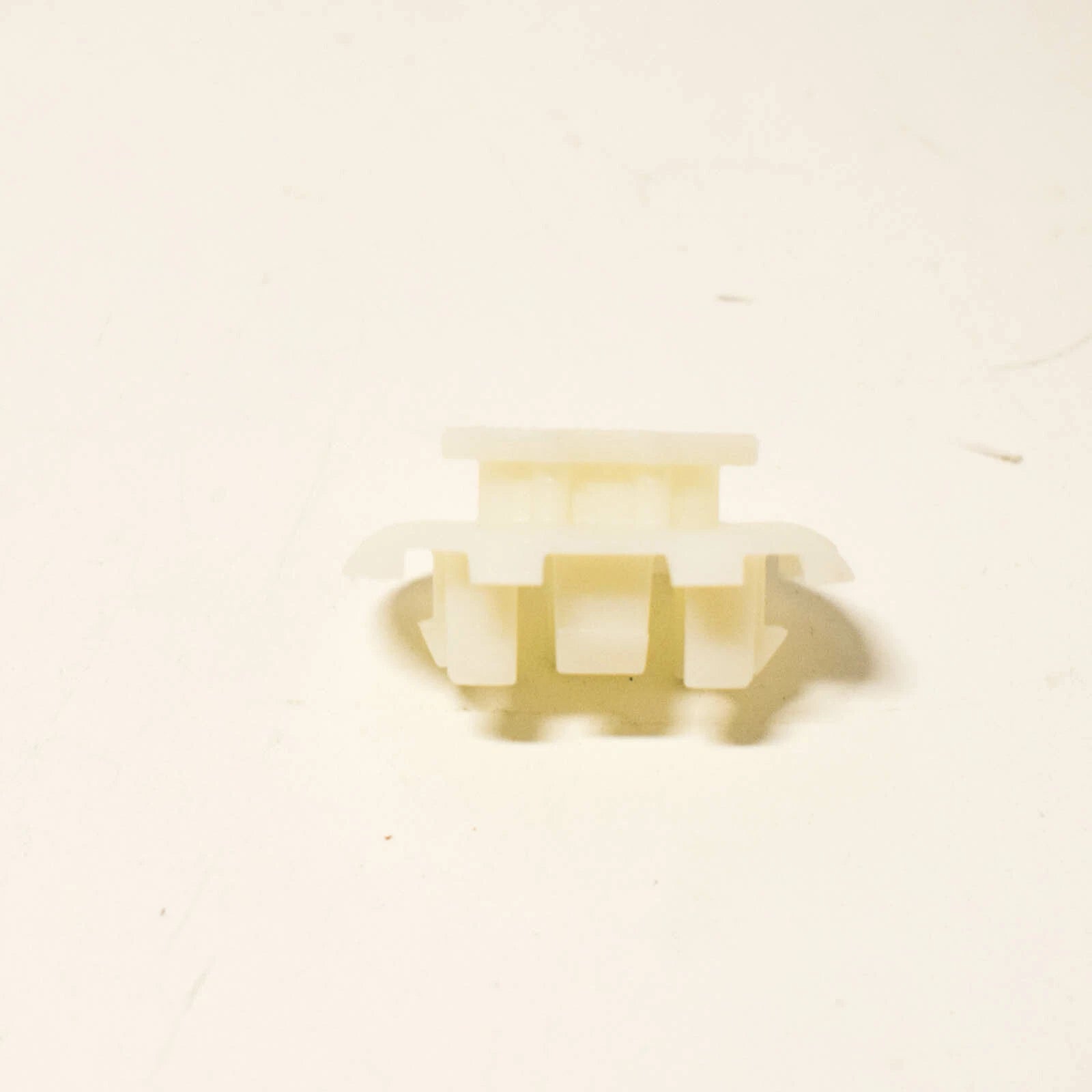 NEW BMW I8 L12 RADIATOR RUBBER MOUNT SUPPORT 17117553481 ORIGINAL