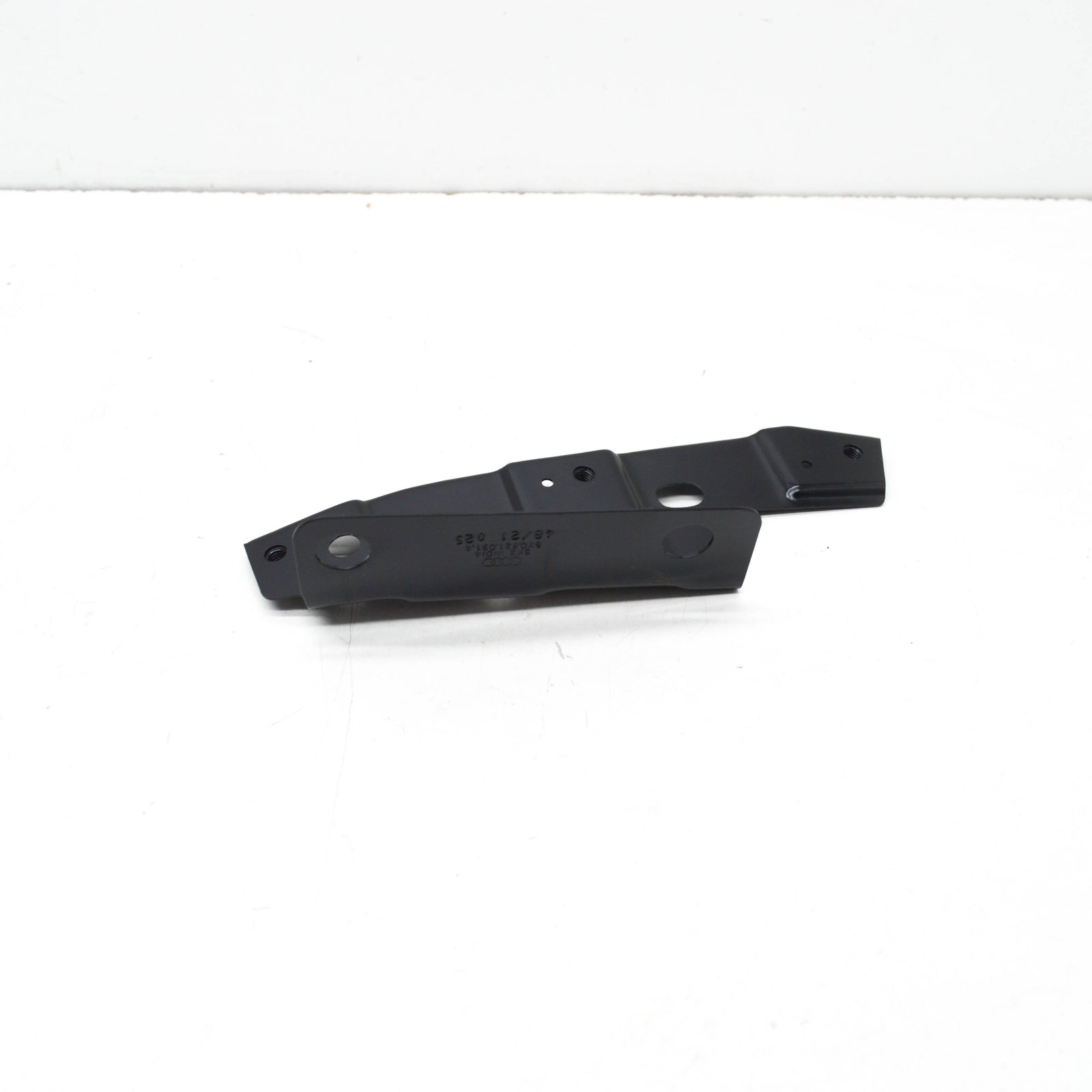 NEW AUDI A3 SPORTBACK 8Y FRONT LEFT FENDER HOLDER 8Y0821091A ORIGINAL