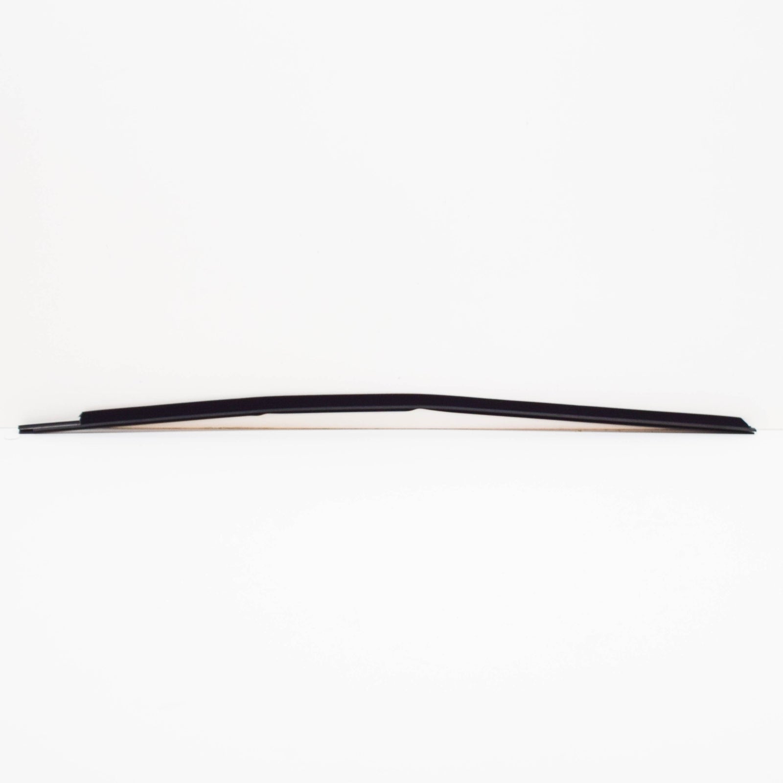 new bmw 5 e39 front left door outer weatherstrip 51218159235 original
