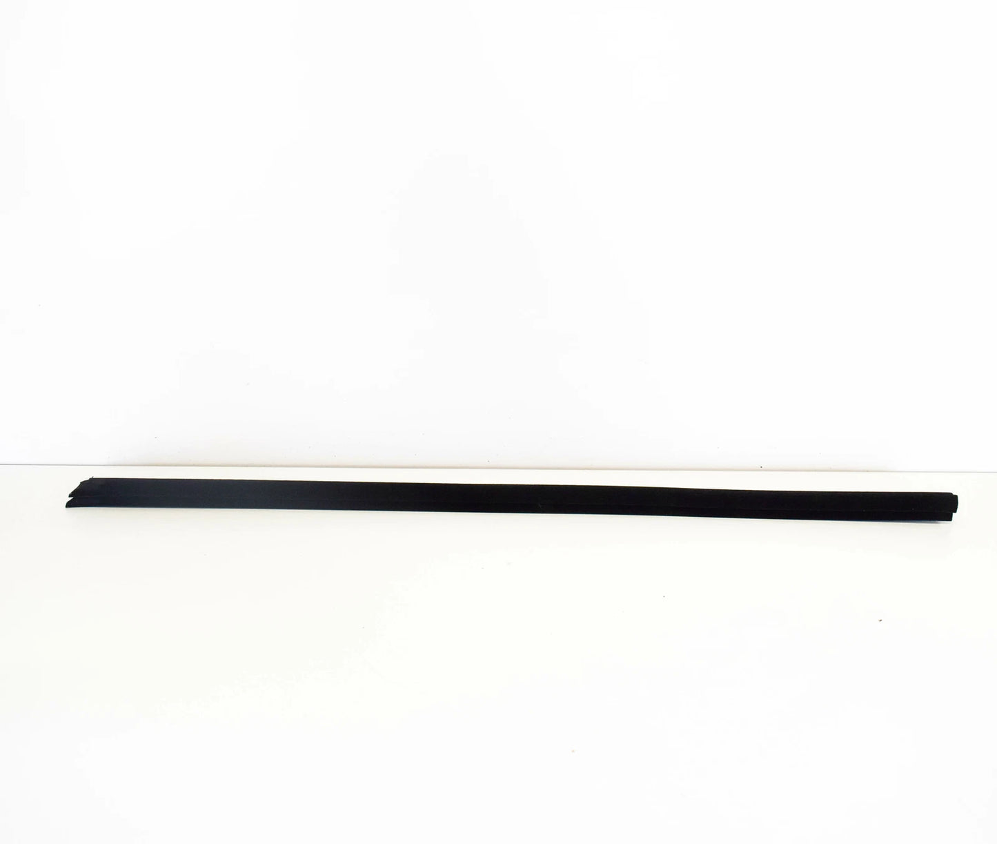 NEW AUDI A3 8P FRONT LEFT DOOR INNER WINDOW APERTURE SEAL 8P4837479