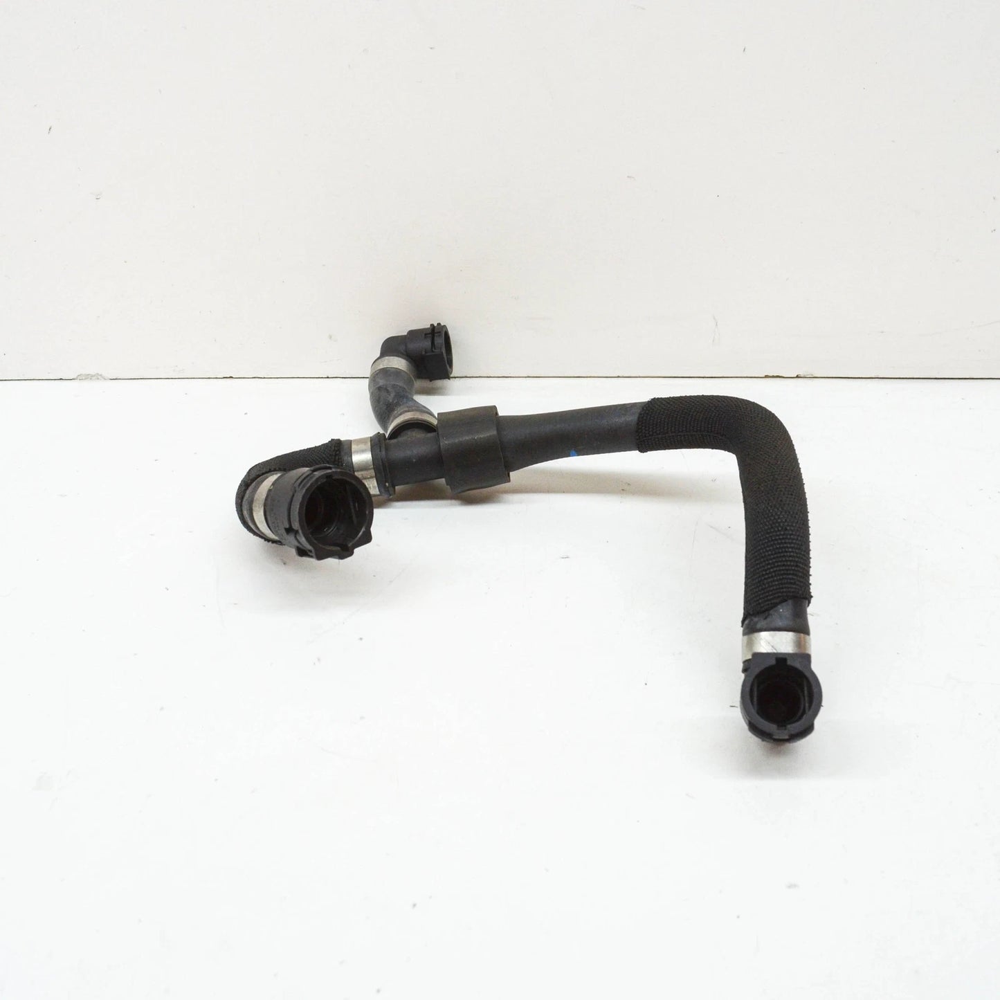 NEW BMW M3 F80 LEFT WATER RADIATOR COOLANT HOSE LOWER 17122284690 ORIGINAL