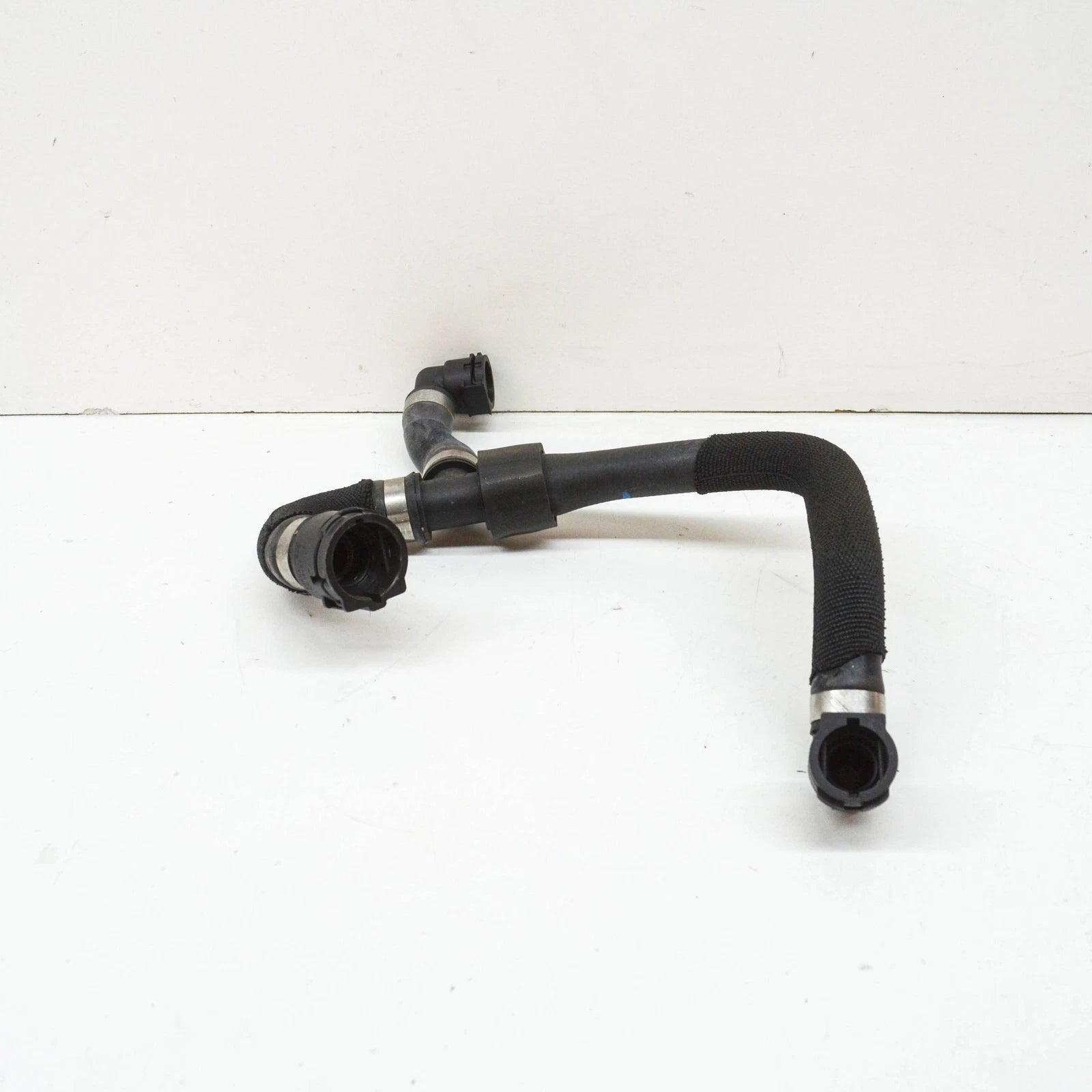 NEW BMW M3 F80 LEFT WATER RADIATOR COOLANT HOSE LOWER 17122284690 ORIGINAL