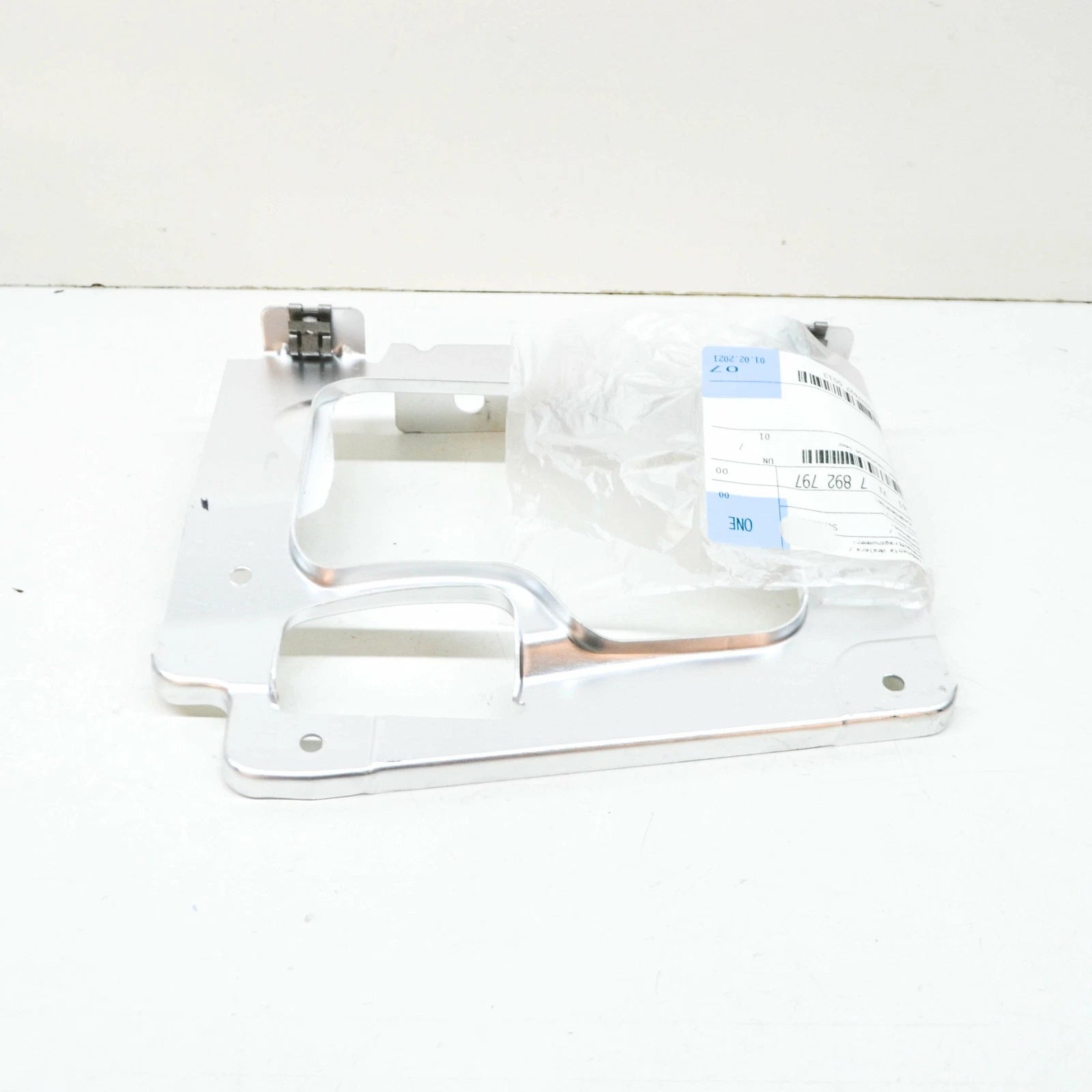 NEW BMW M3 COUPE E46 FRONT LEFT AIR DUCT BRACKET 51717892797 7892797 ORIGINAL