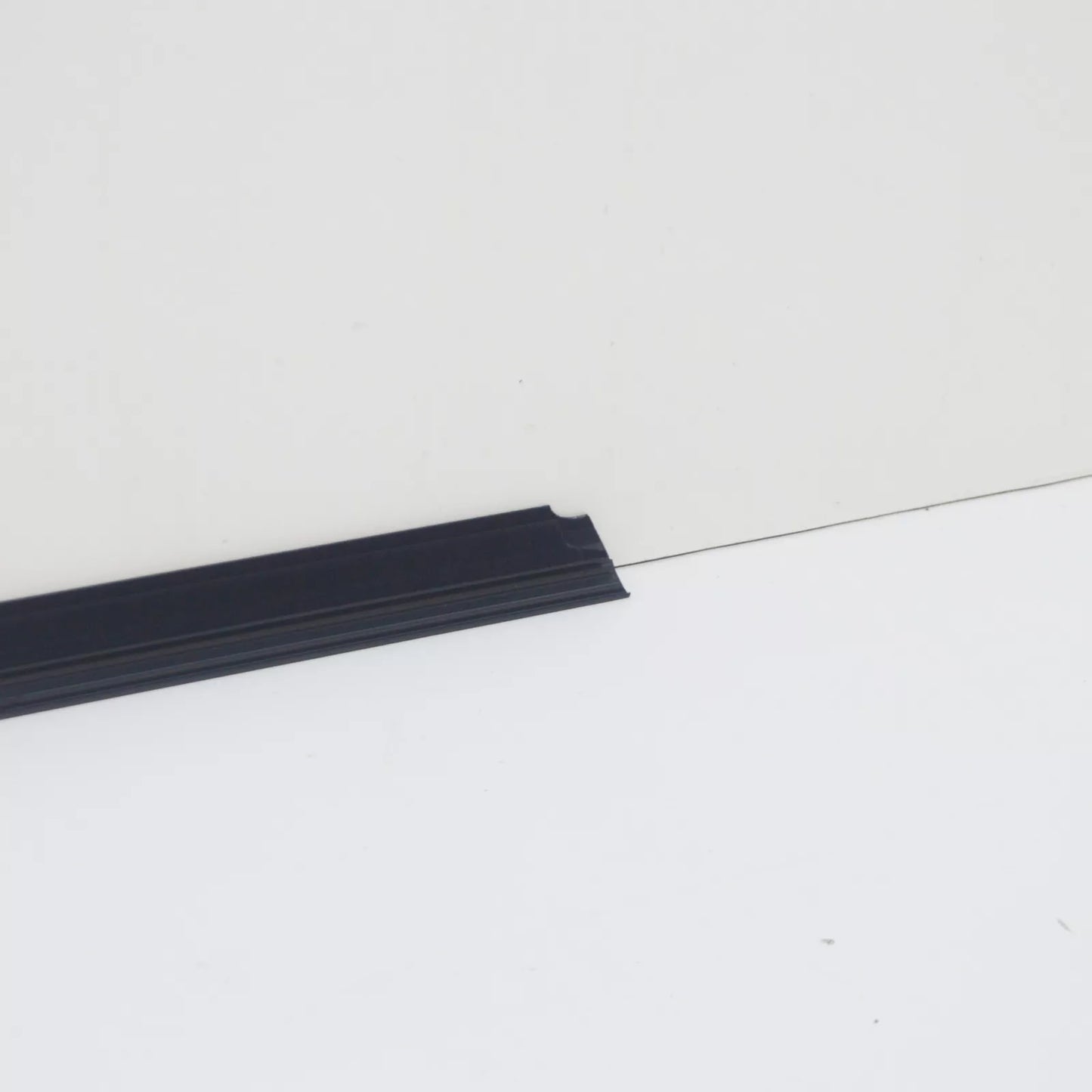 NEW MB VITO W639 FRONT LEFT DOOR WINDOW OUTSIDE SEALING RAIL A6397200424