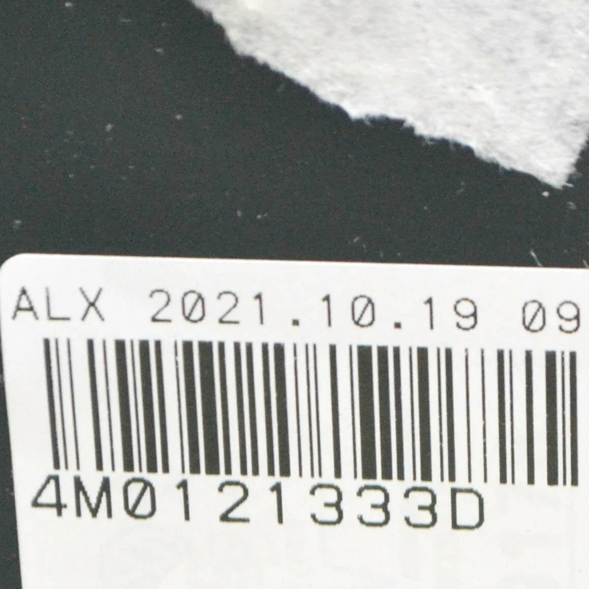 NEW AUDI Q7 4M LEFT OUTER AIR GUIDE 4M0121333D