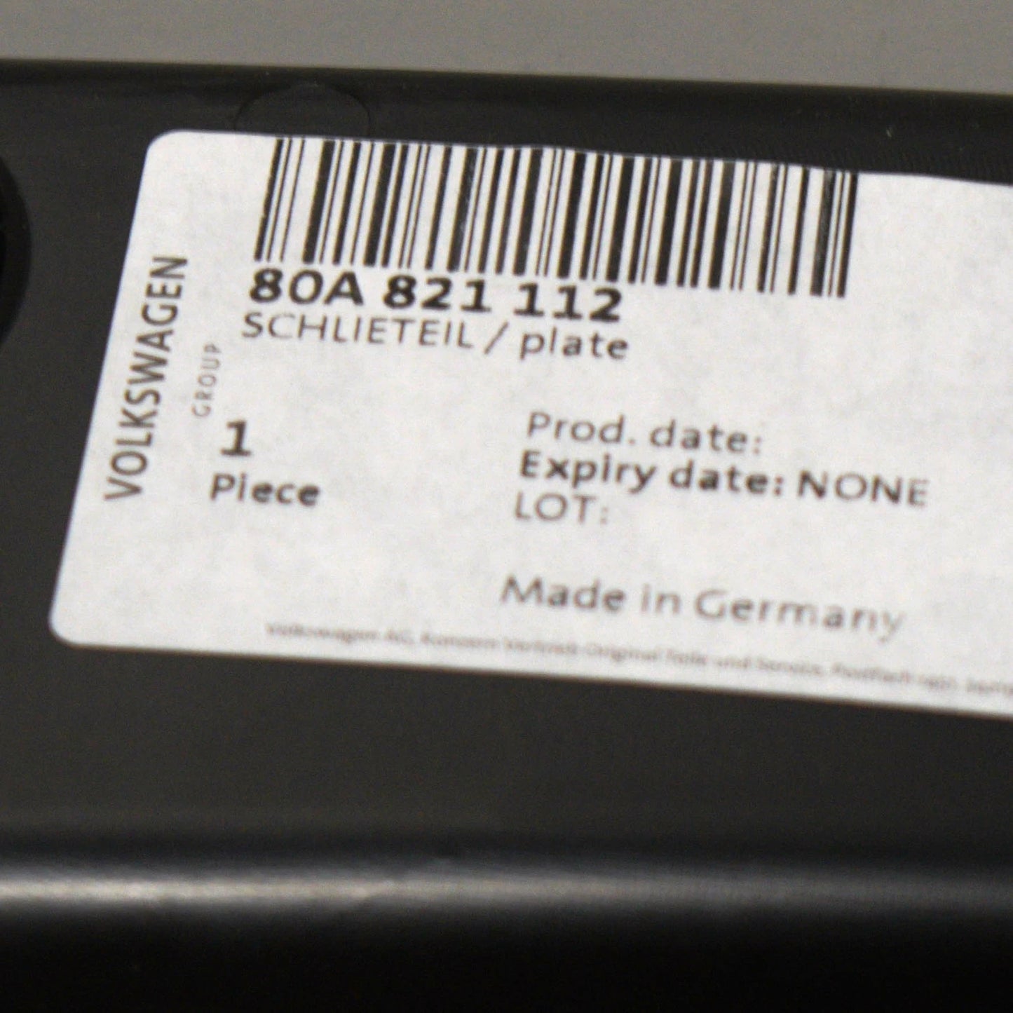 NEW AUDI Q5 80A FRONT RIGHT FENDER INSULATOR 80A821112