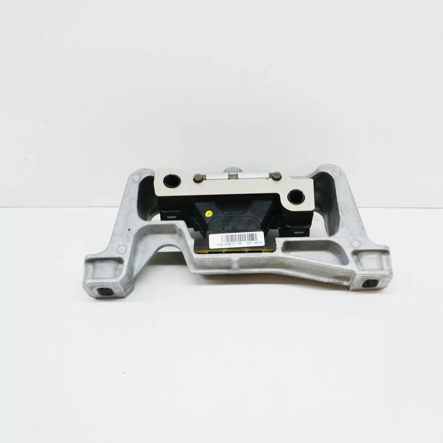 NEW MERCEDES-BENZ CLA COUPE C117 RIGHT SIDE ENGINE SUPPORT A2462402517 ORIGINAL