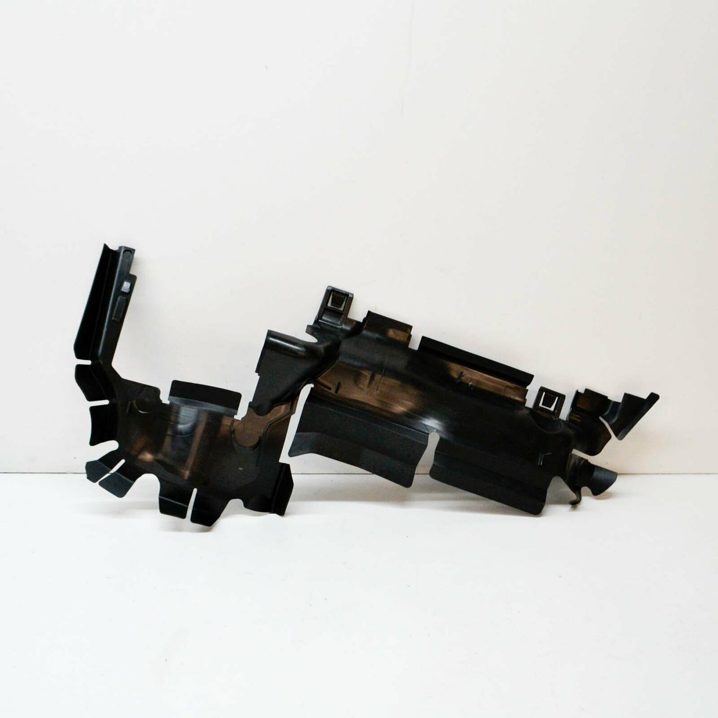 NEW AUDI S4 B9 FRONT RIGHT SUPPORT AIR OUTER DUCT DEFLECTOR 8W0121284BQ ORIGINAL