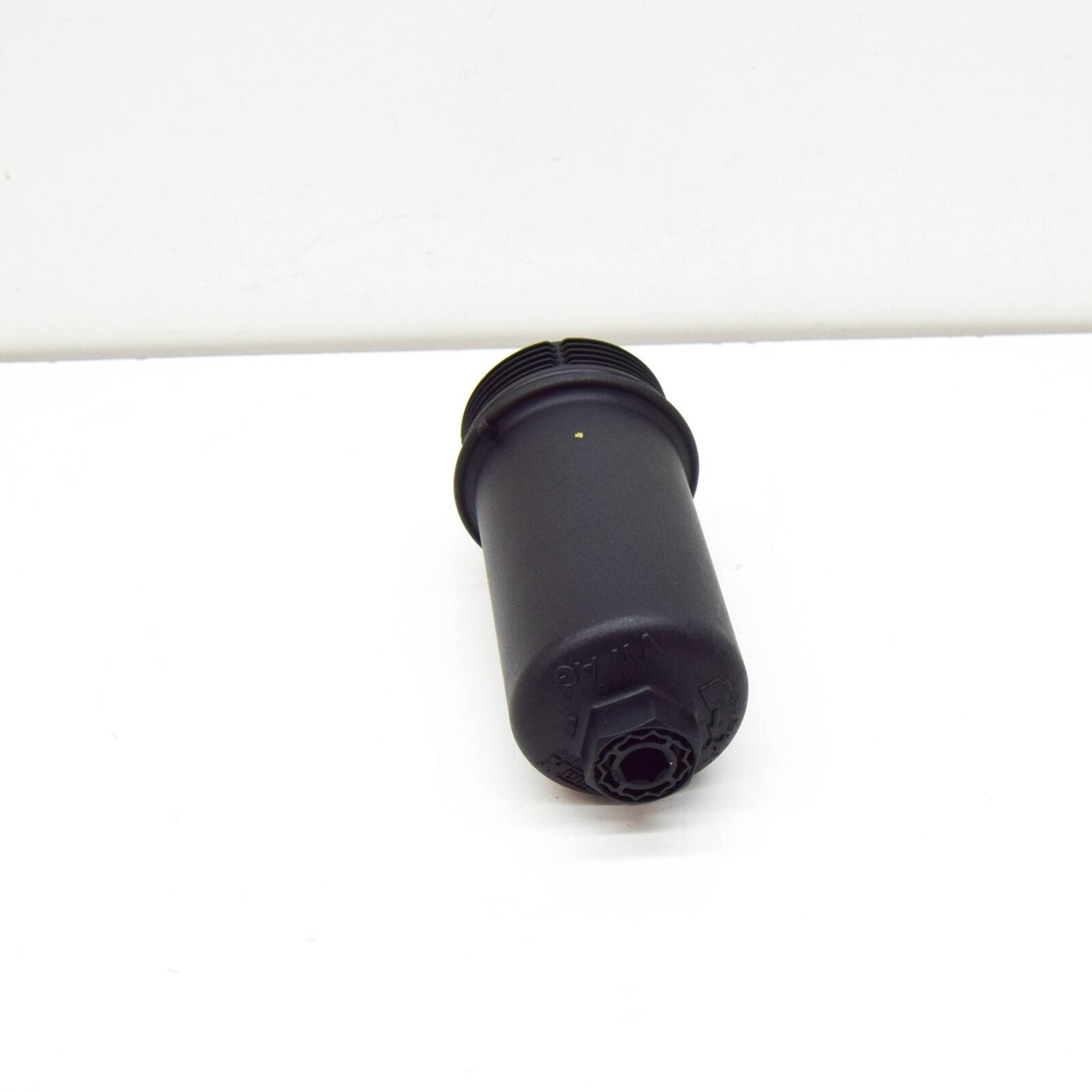 NEW SKODA SUPERB MK3 OIL FILTER COVER 05L115433A ORIGINAL