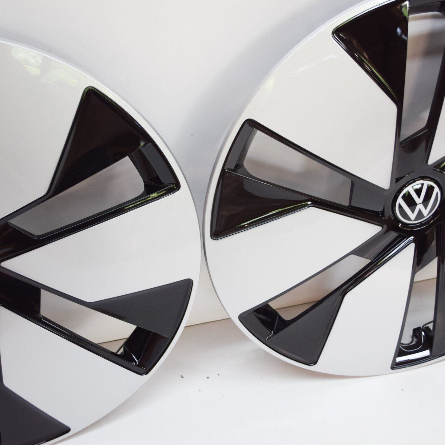 Genuine Volkswagen Id.3 E11 Wheel Trim Ring Cover Set 4Pcs 10A601147Bwzg Original