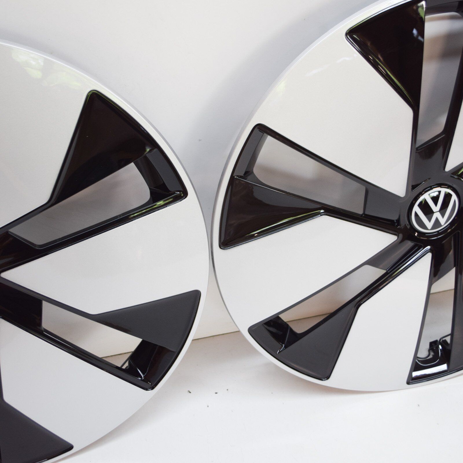 Genuine Volkswagen Id.3 E11 Wheel Trim Ring Cover Set 4Pcs 10A601147Bwzg Original