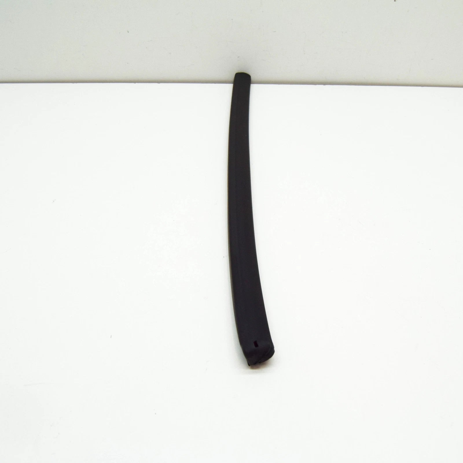 NEW SEAT LEON 5F RIGHT SIDE BONNET SEAL 5F0823710A ORIGINAL
