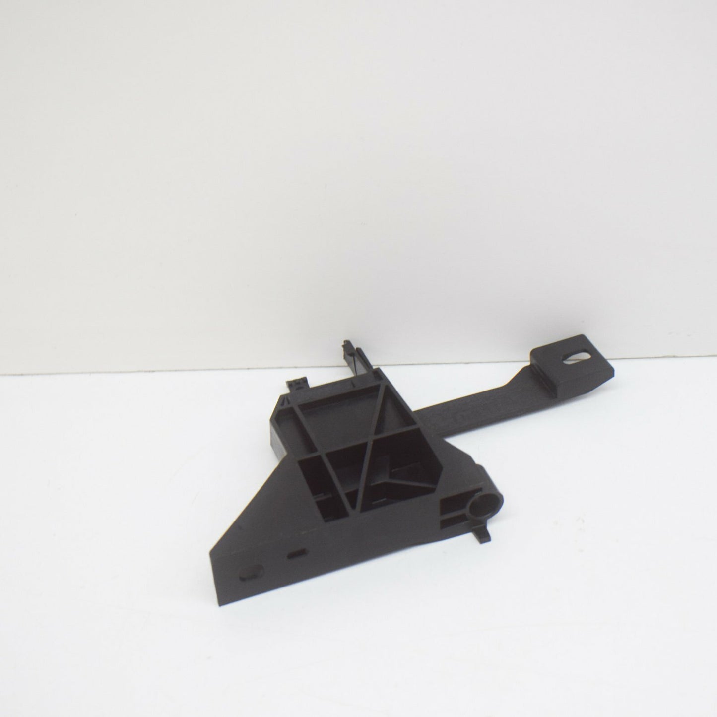 NEW MERCEDES-BENZ CLA C117 FRONT BUMPER RIGHT SUPPORT A2466210234 ORIGINAL