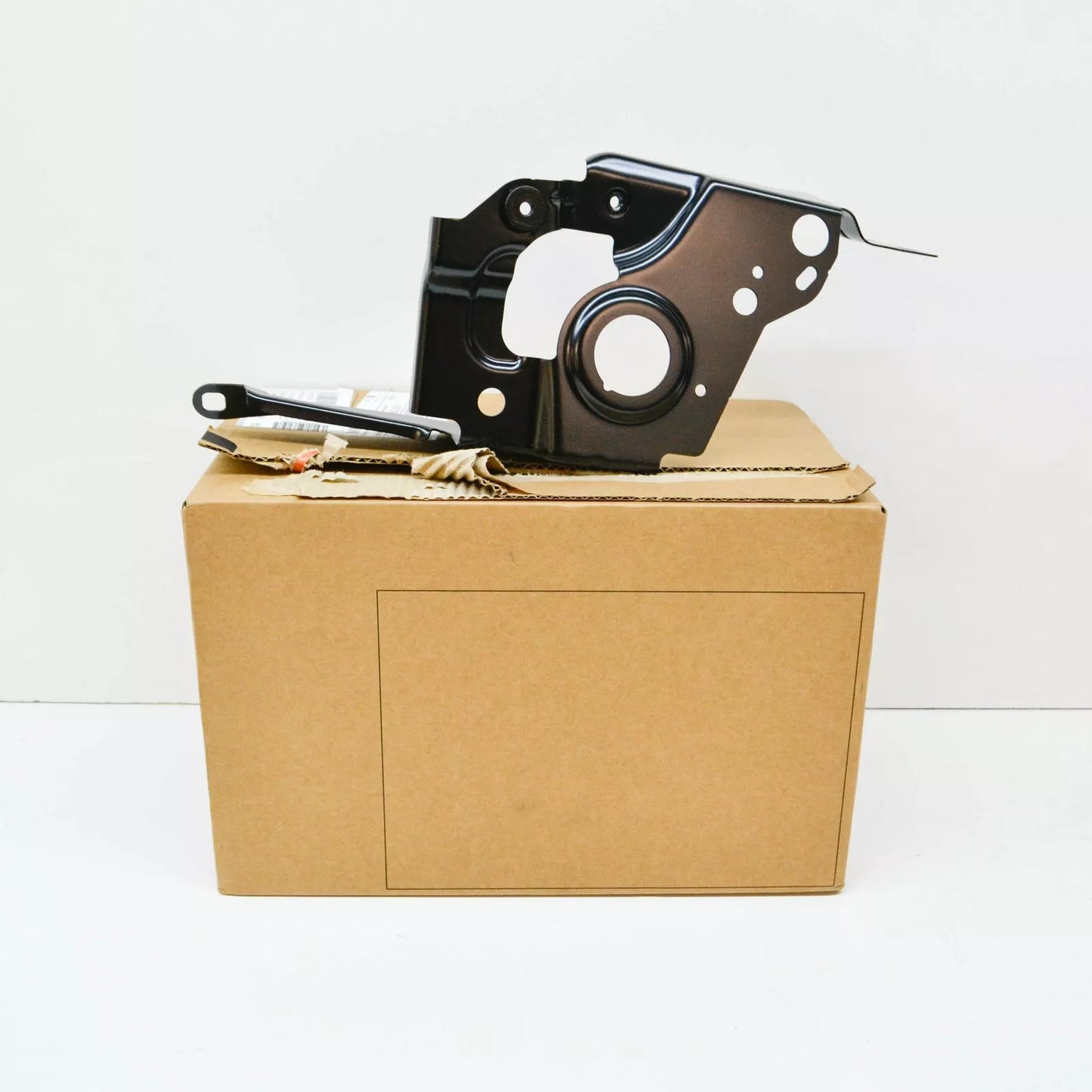 NEW BMW M3 G80 COMPETITION FRONT LEFT FENDER HOLDER 41008082031 ORIGINAL