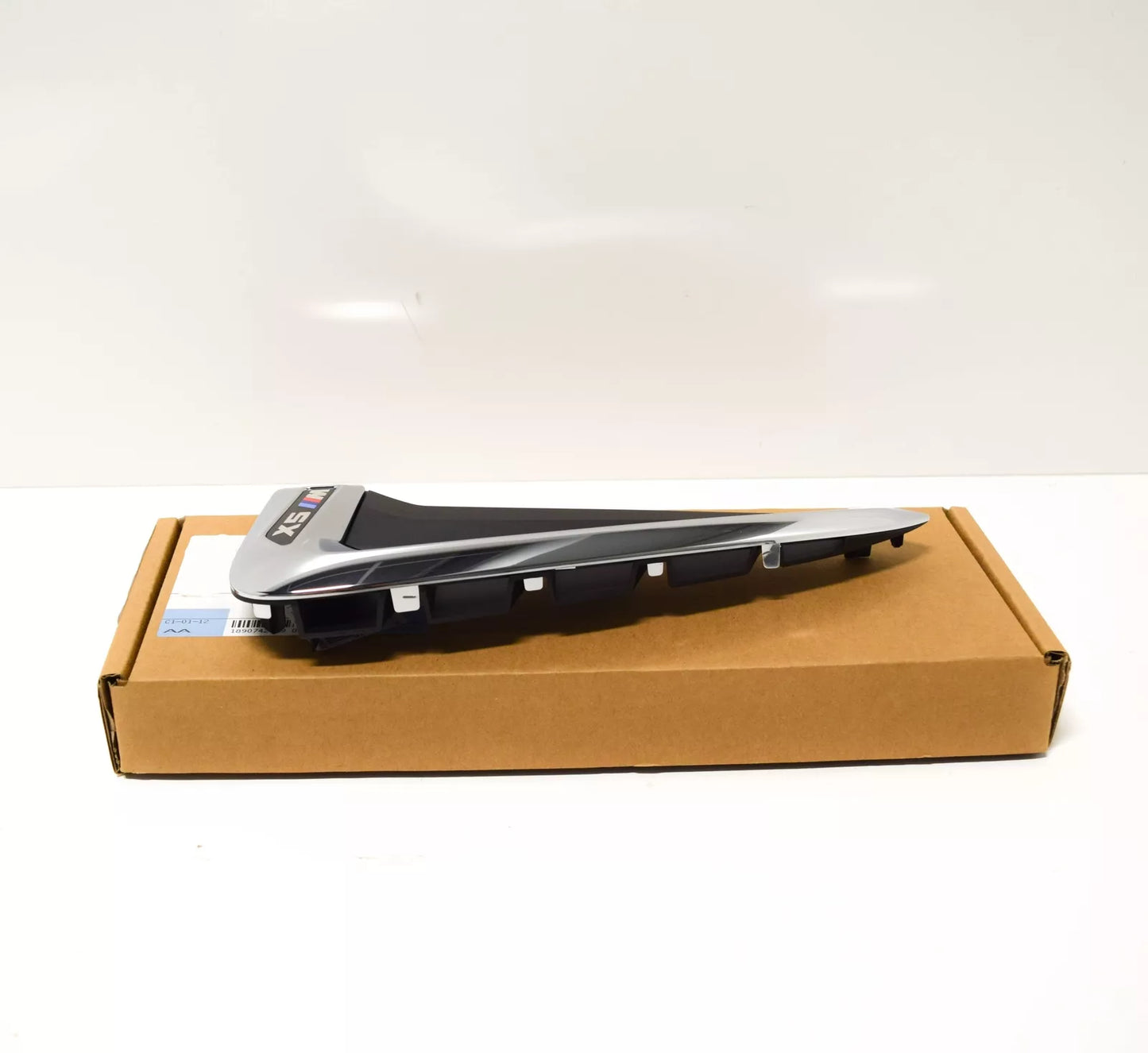 NEW BMW X5 F15 M-SPORT FRONT LEFT FENDER TRIM 8056343 51138056343 2015 ORIGINAL