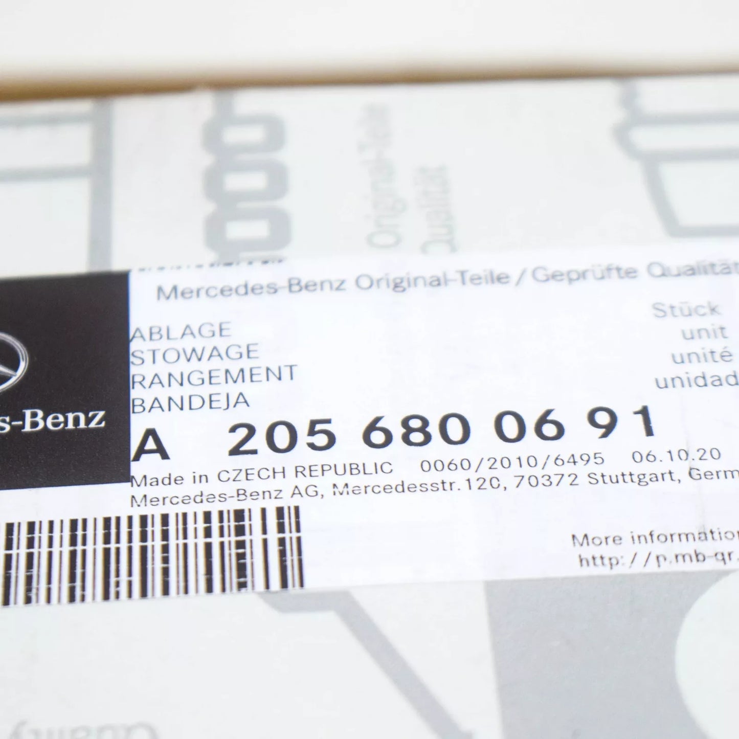 NEW MERCEDES-BENZ C-CLASS W205 FRONT CUP HOLDER A2056800691