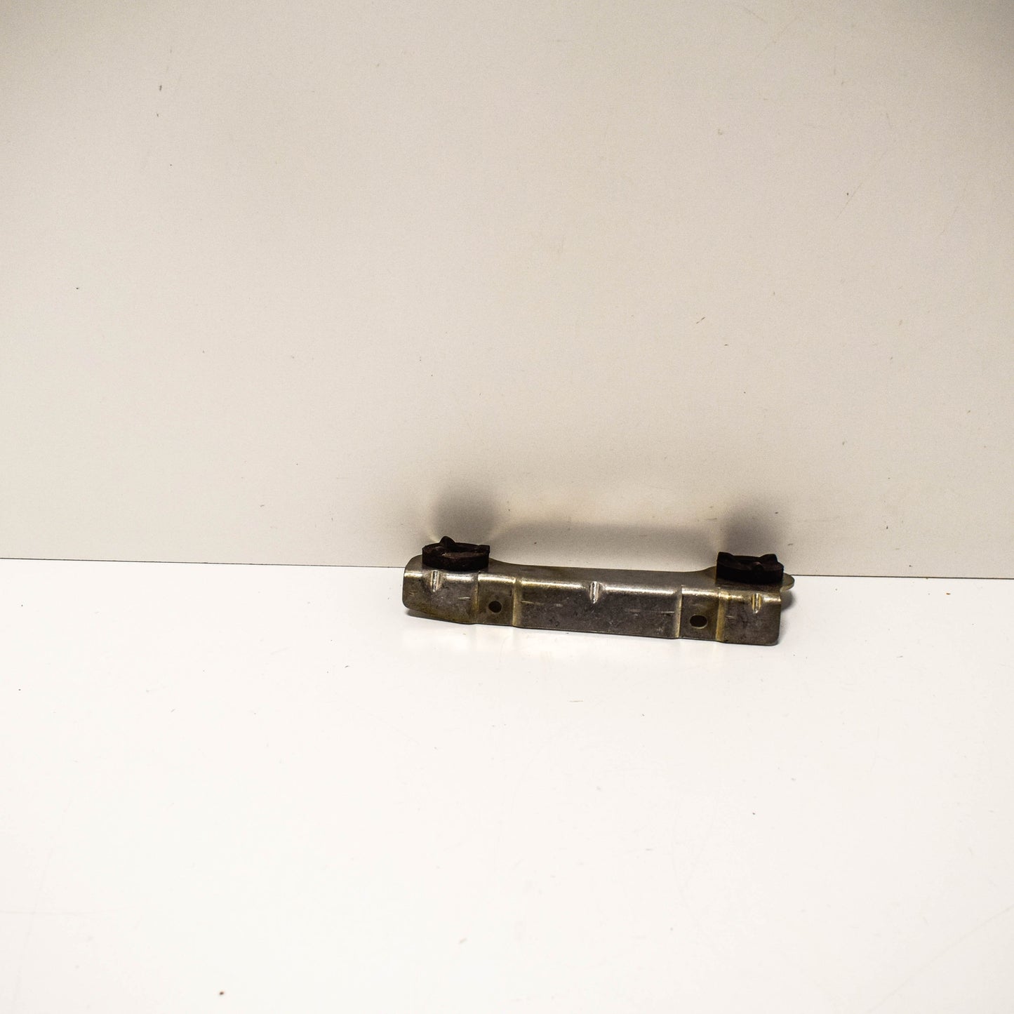 NEW MERCEDES BENZ SLS C197 AMG OIL COOLER LEFT LOWER BRACKET A1975003331