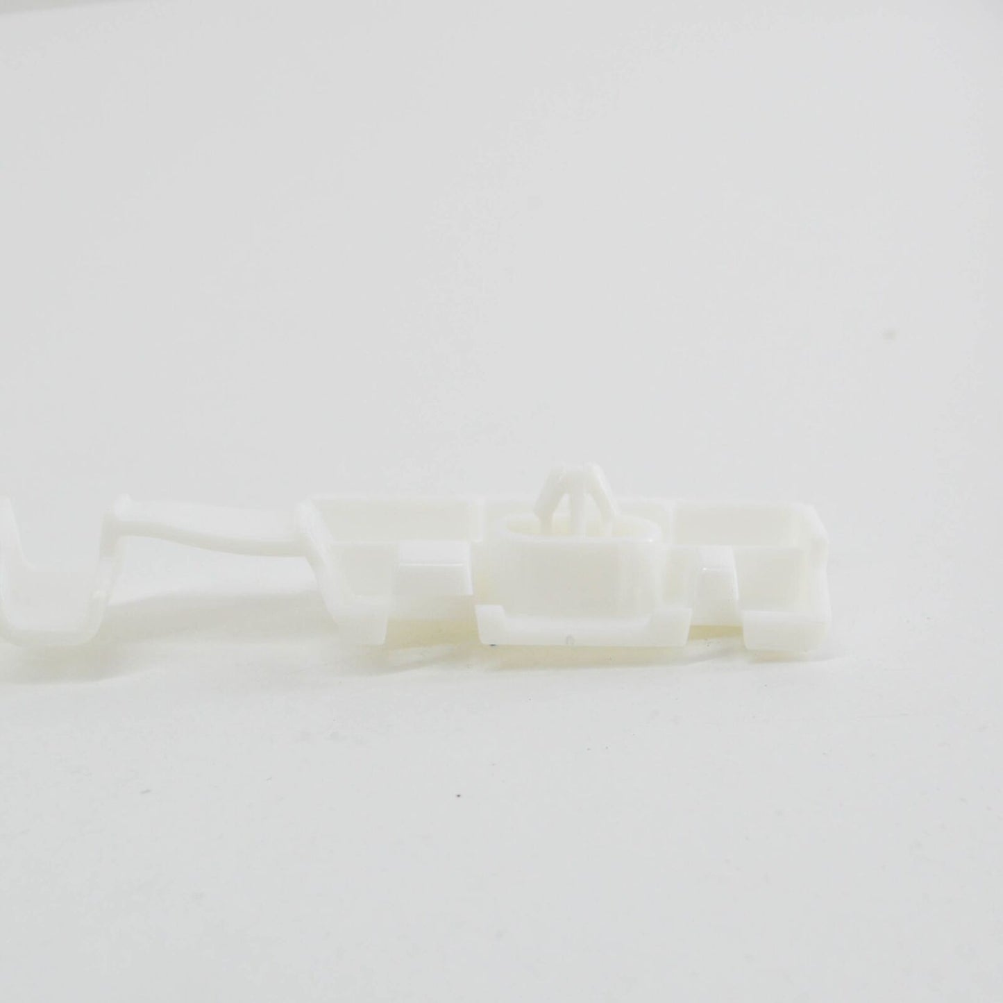 NEW MERCEDES-BENZ C W204 LEFT ROCKER MOULDING MOUNT BRACKET A2046980162 ORIGINAL