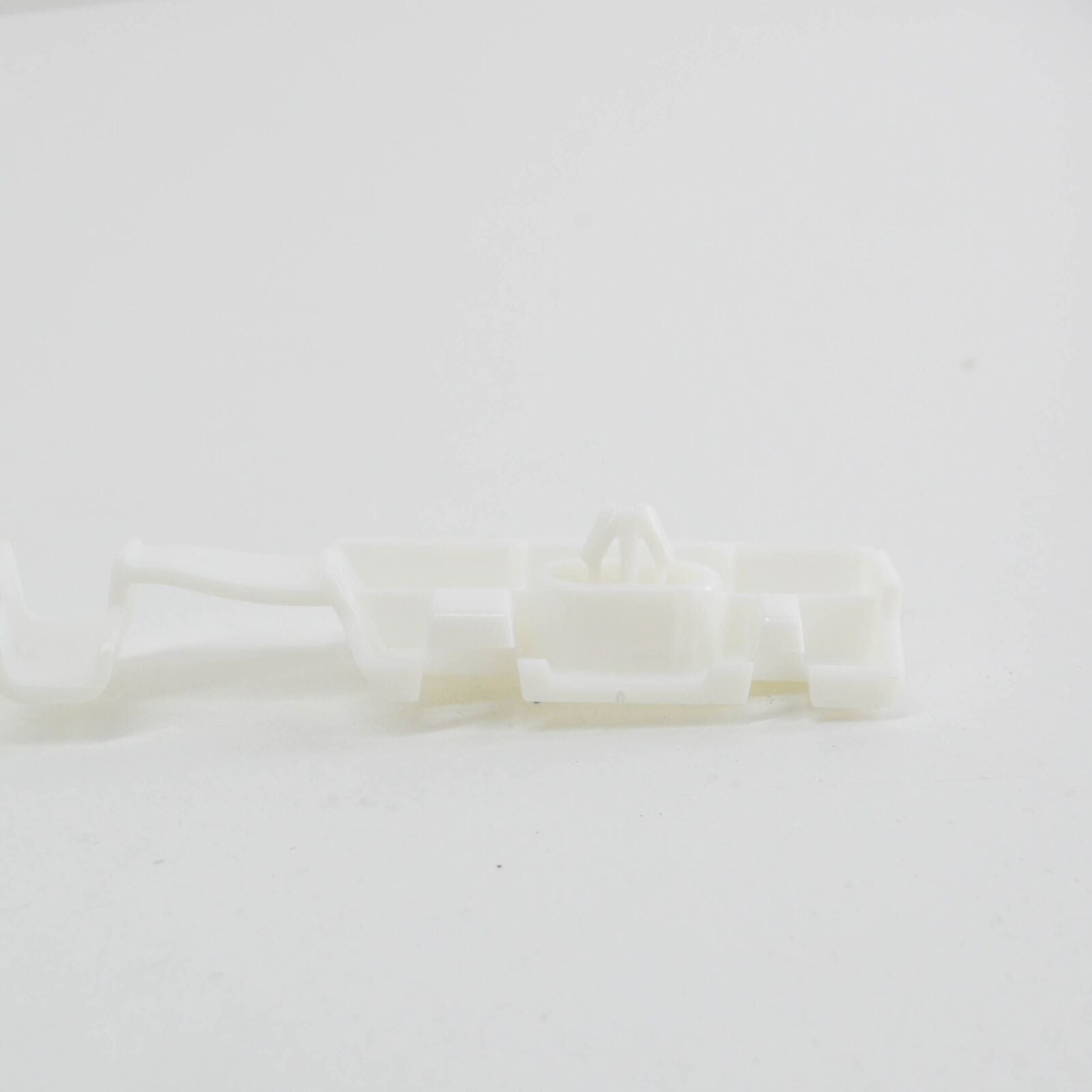 NEW MERCEDES-BENZ C W204 LEFT ROCKER MOULDING MOUNT BRACKET A2046980162 ORIGINAL