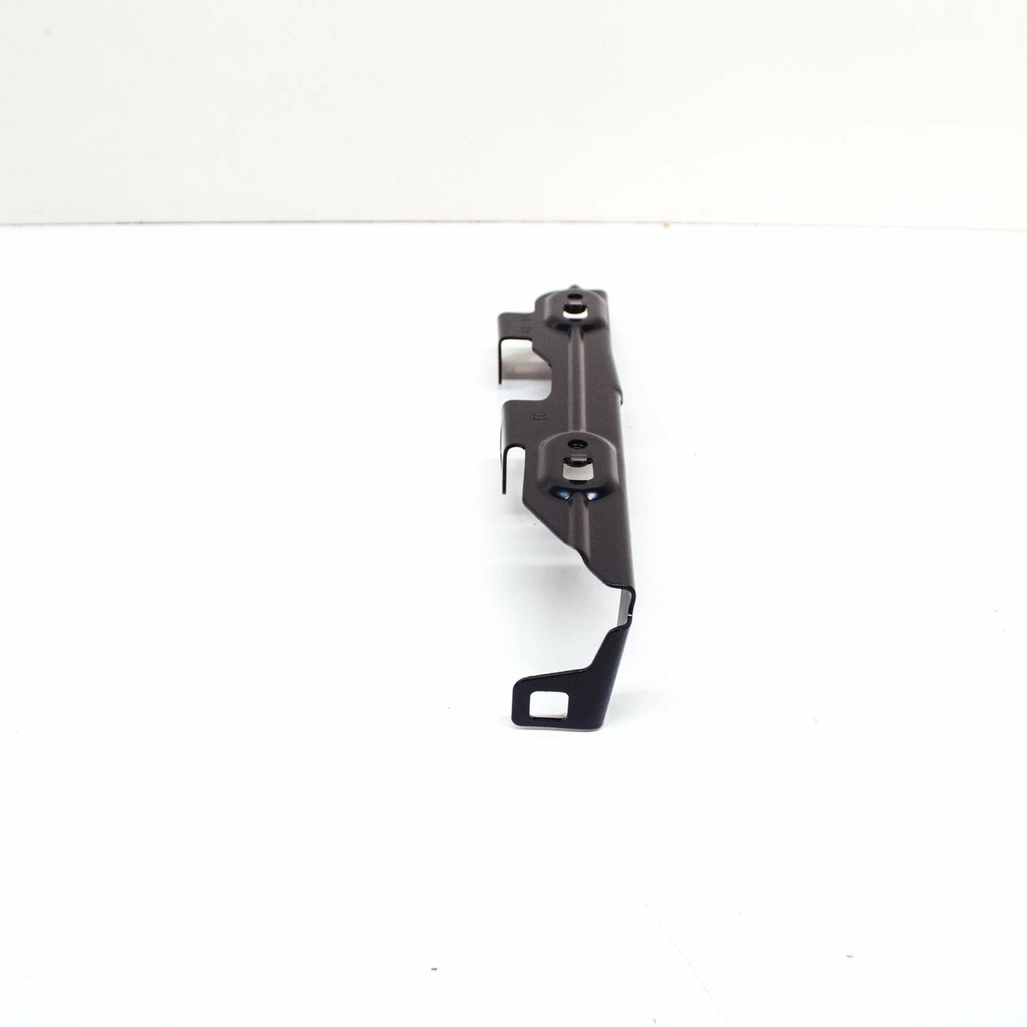 NEW BMW M4 F82 RADIATOR LOWER RIGHT BRACKET 51648055672 8055672 2016