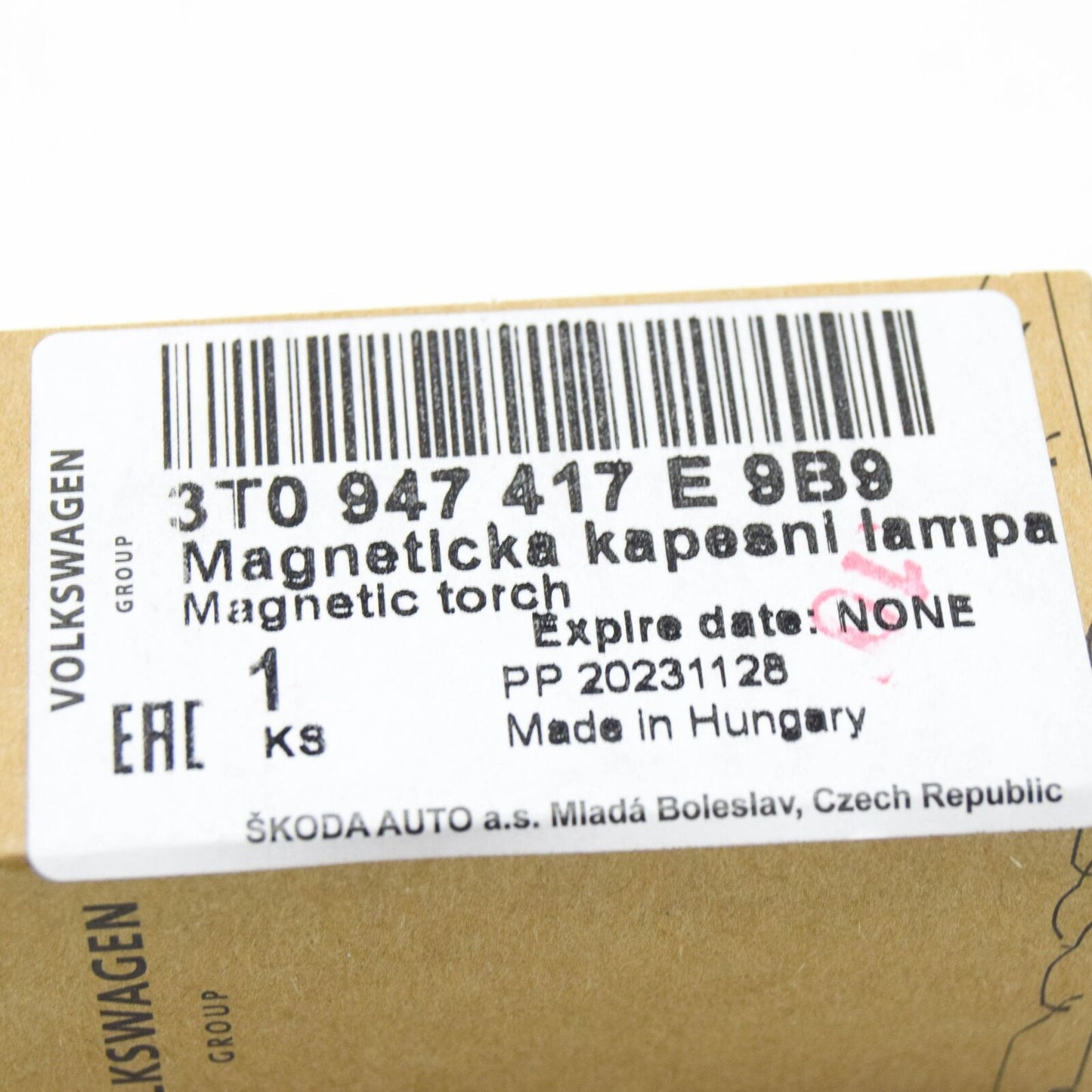 NEW SKODA SUPERB MK3 REAR MAGNETIC TORCH 3T0947417E9B9 ORIGINAL